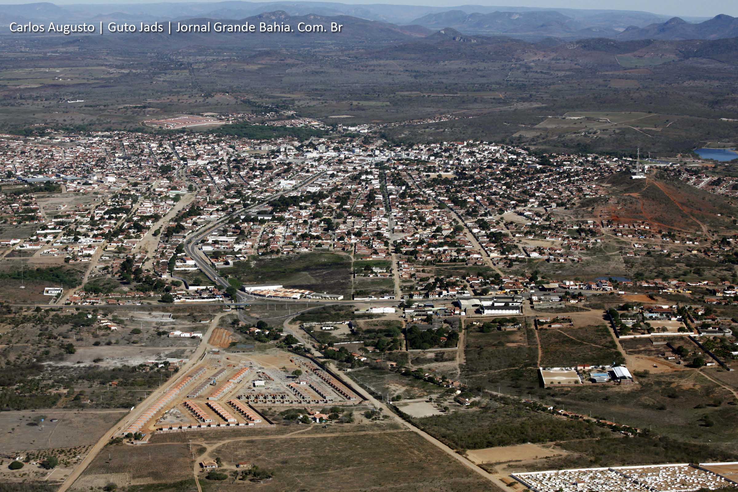 A celebração de um convênio entre o governo federal, através do Ministério das Cidades, com o governo do Estado, em parceria com a Prefeitura de Itaberaba viabilizou a liberação de recursos no valor de R$ 41,6 milhões para o município pólo da Chapada Diamantina implantar o Projeto de Ampliação do Sistema de Esgotamento Sanitário.