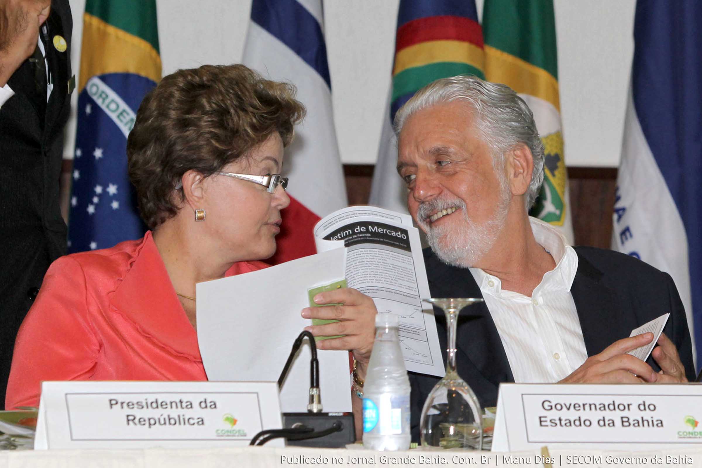 A presidenta Dilma Rousseff e o governador Jaques Wagner assinaram acordo para implantação da adutora de Campo Alegre de Lourdes, no valor de R$ 68 milhões.