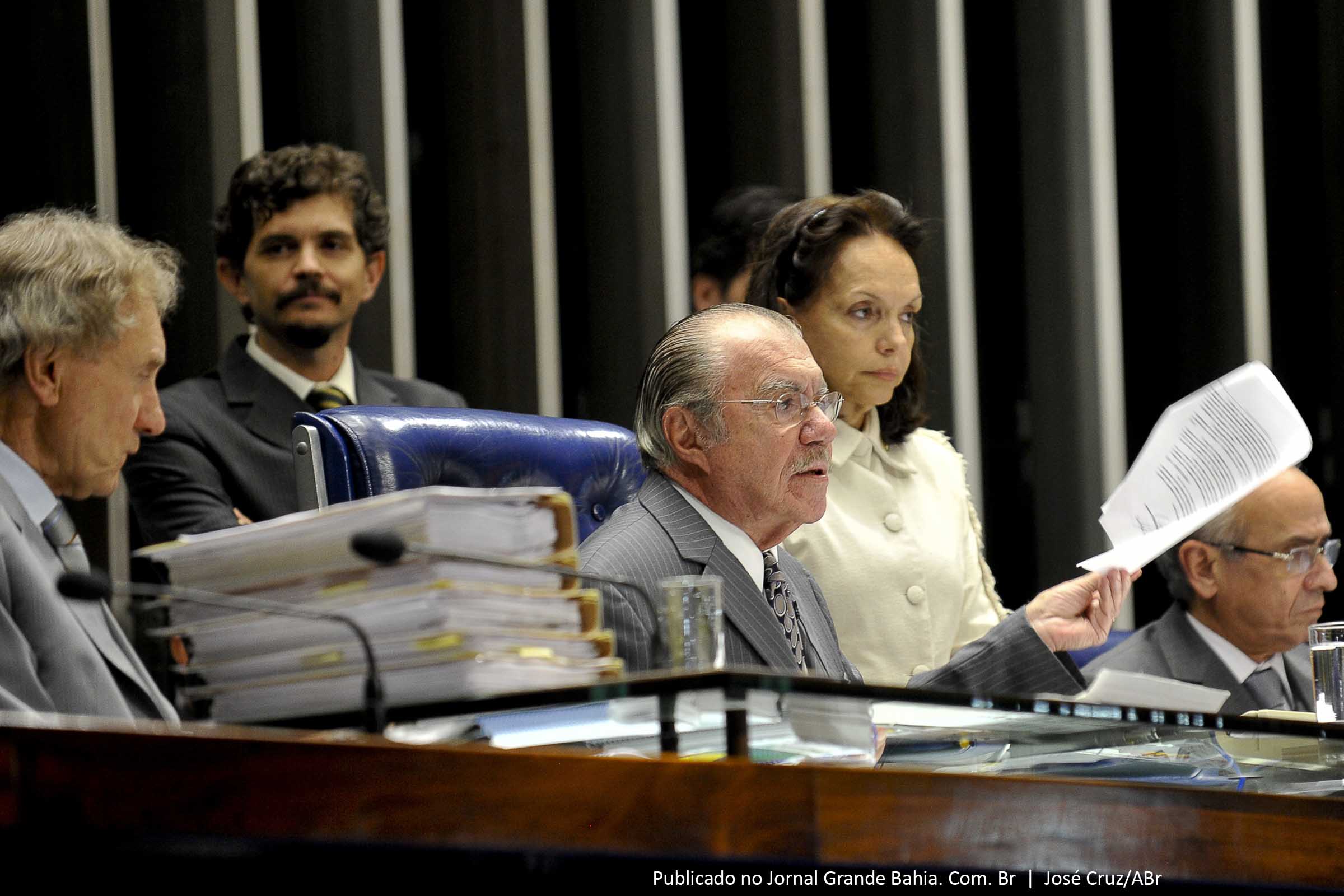 Presidente do Senado, José Sarney, durante sessão deliberativa plenária no Senado.