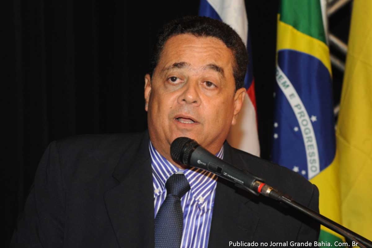 Luciano Simões: "Esse é o quadro da Bahia. Hoje o povo faz um apelo para que o governo, através do seu chefe maior, o governador Jaques Wagner, se manifeste perante o Governo Federal, que ele diz ser tão amigo, para que os bares e restaurantes de Salvador e região metropolitana possam funcionar sem que ninguém seja assaltado em plena luz do dia"