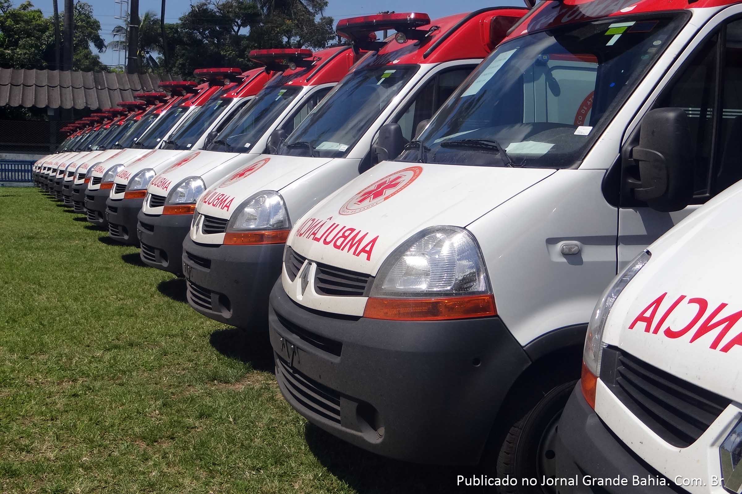 Ambulâncias são distribuídas aos municípios.