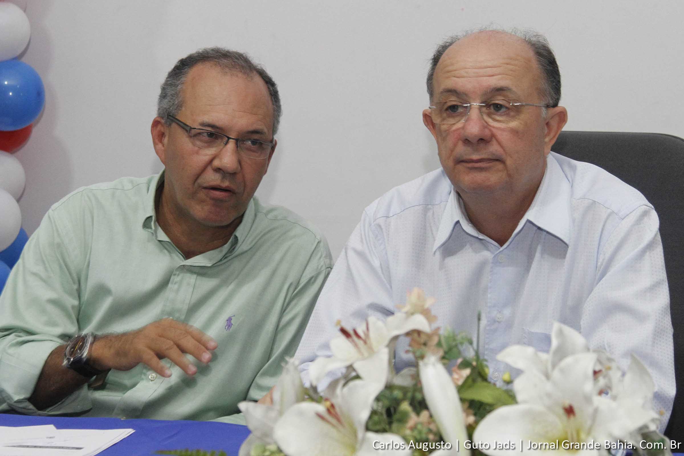 Deputado Carlos Geilson e o prefeito eleito José Ronaldo. Na hora da divisão do poder, Ronaldo deixa Geilson de fora e gera descontentamento. (Foto: Carlos Augusto (Guto Jads) - Jornal Grande Bahia)