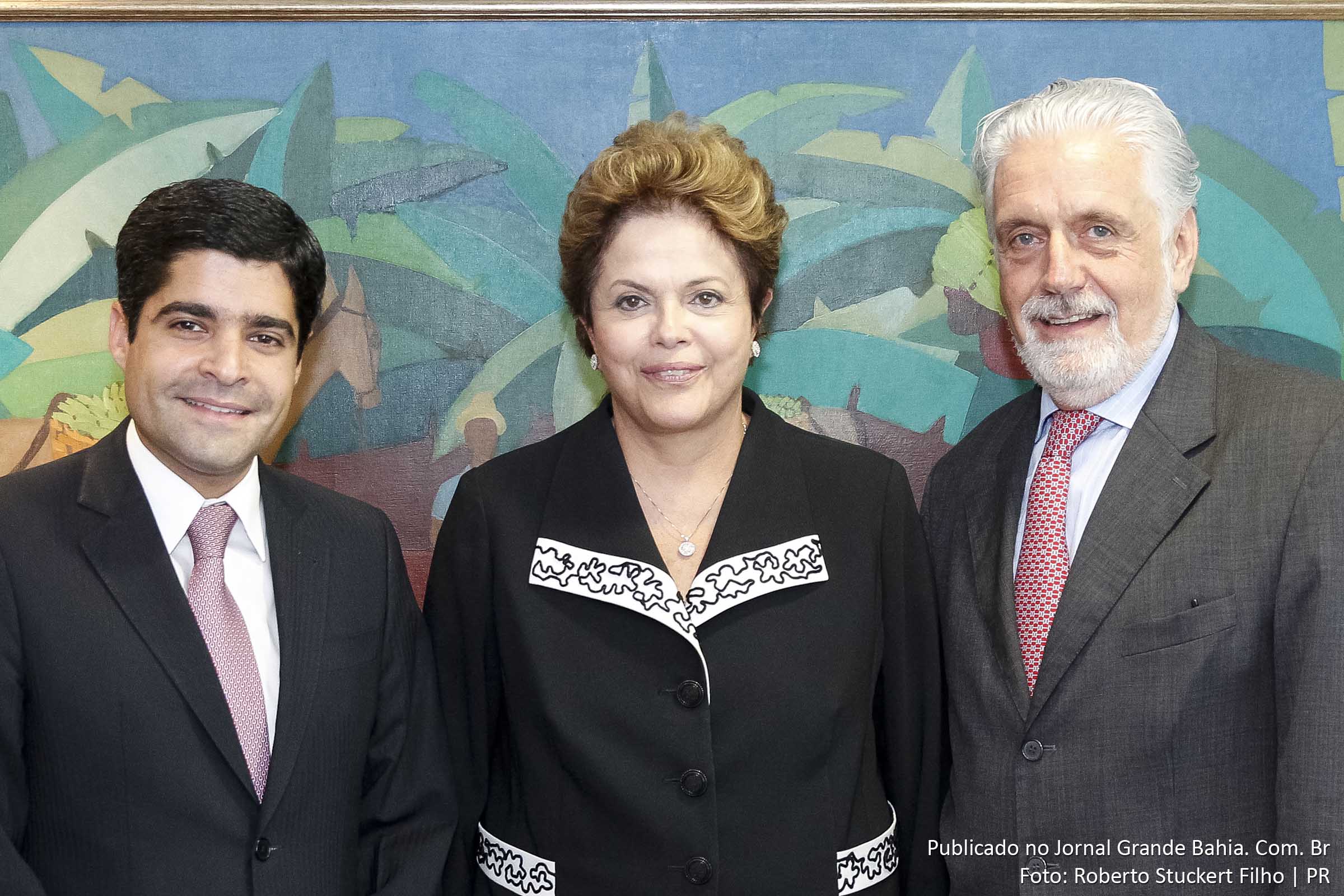 Na quinta-feira (06/12/2012), a presidenta Dilma Rousseff recebeu o prefeito eleito de Salvador, ACM Neto, e o governador Jaques Wagner para discutir projetos prioritários para a capital baiana. A reunião abordou mobilidade urbana, metrô, revitalização da orla, saúde e habitação. O encontro marcou a primeira audiência de Dilma com um prefeito eleito da oposição e foi apresentado como um pacto institucional entre os três níveis de governo.