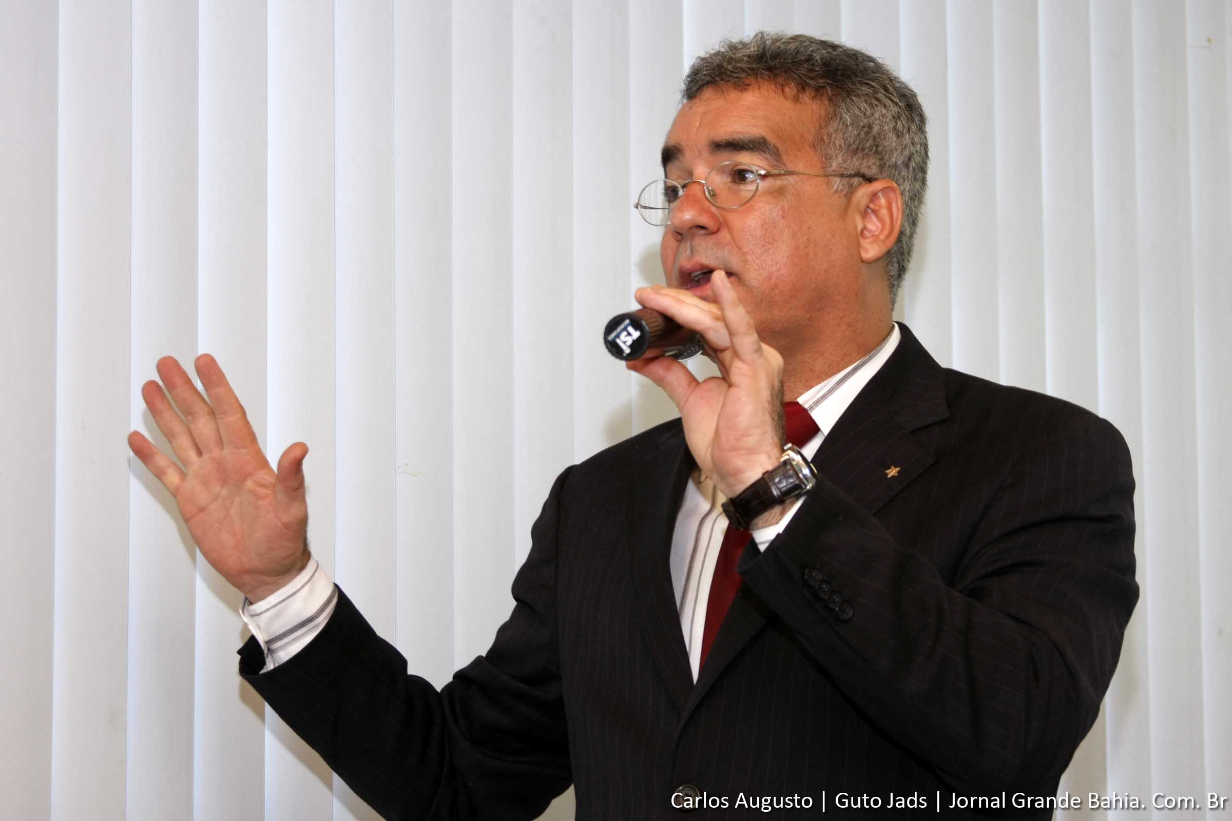Com o PL, o Estado irá abrir mão de receita da ordem de R$ 92 milhões, mas o cidadão terá oportunidade de regularizar seu veículo, livrando-se da cobrança de multa e juros, explica Zé Neto.