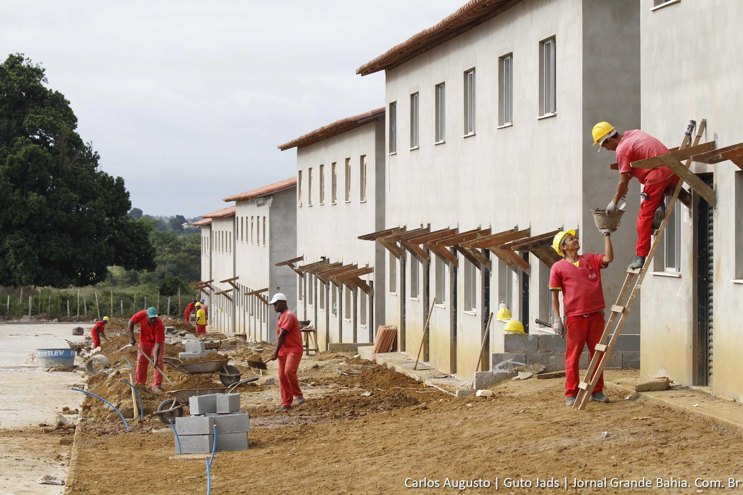 Crescimento da economia reflete na geração de empregos com carteira assinada.