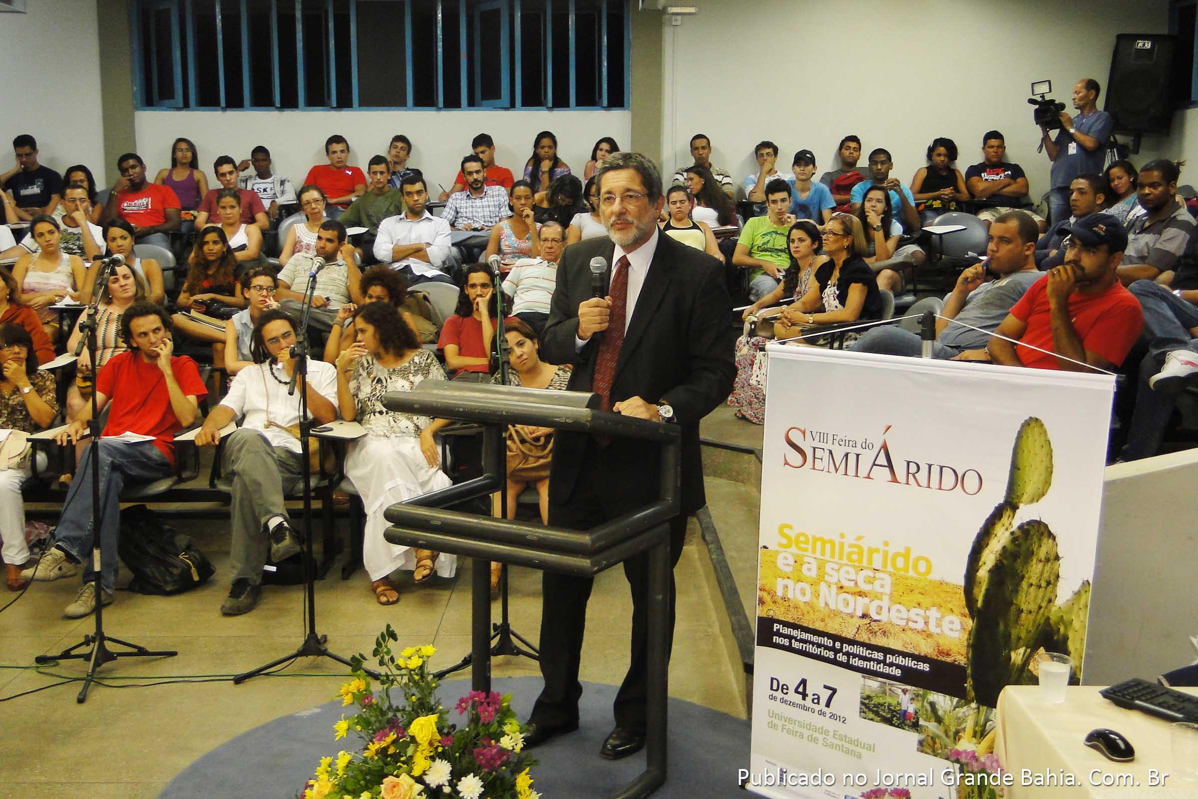 De acordo com Gabrielli, dois terços dos municípios baianos estão no semiárido, o que representa 28% da economia do estado. Para ele, o semiárido precisa de medidas de “convivência estimulando atividades econômicas mais resistentes à seca”.