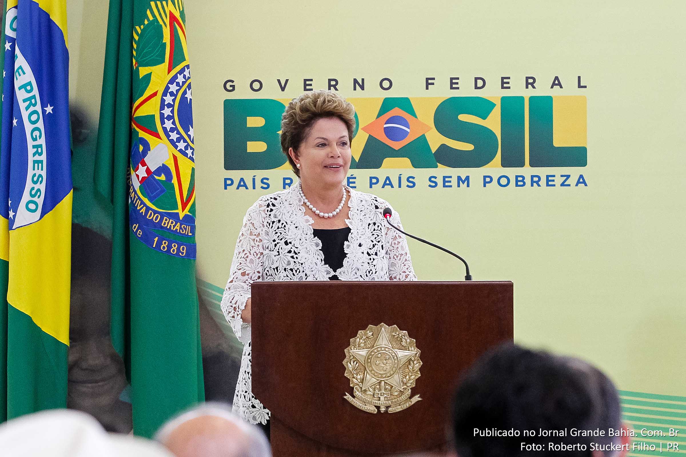 A presidenta Dilma Rousseff sancionou a Política Nacional de Irrigação, aprovada pelo Congresso, com vetos em dois artigos.