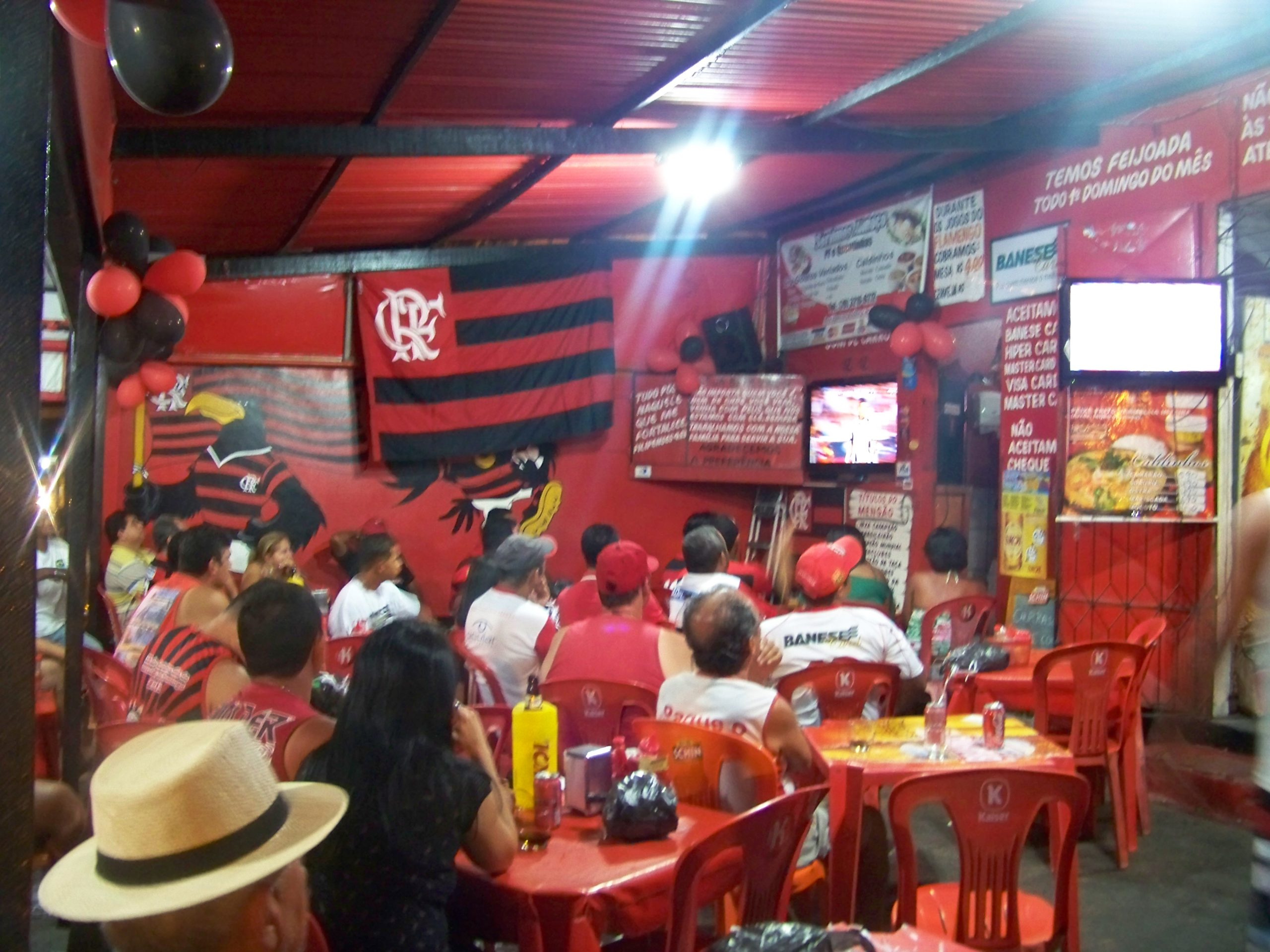 Interior do Bar do Flamengo em Aracaju, Sergipe. (Foto: Alberto Peixoto)