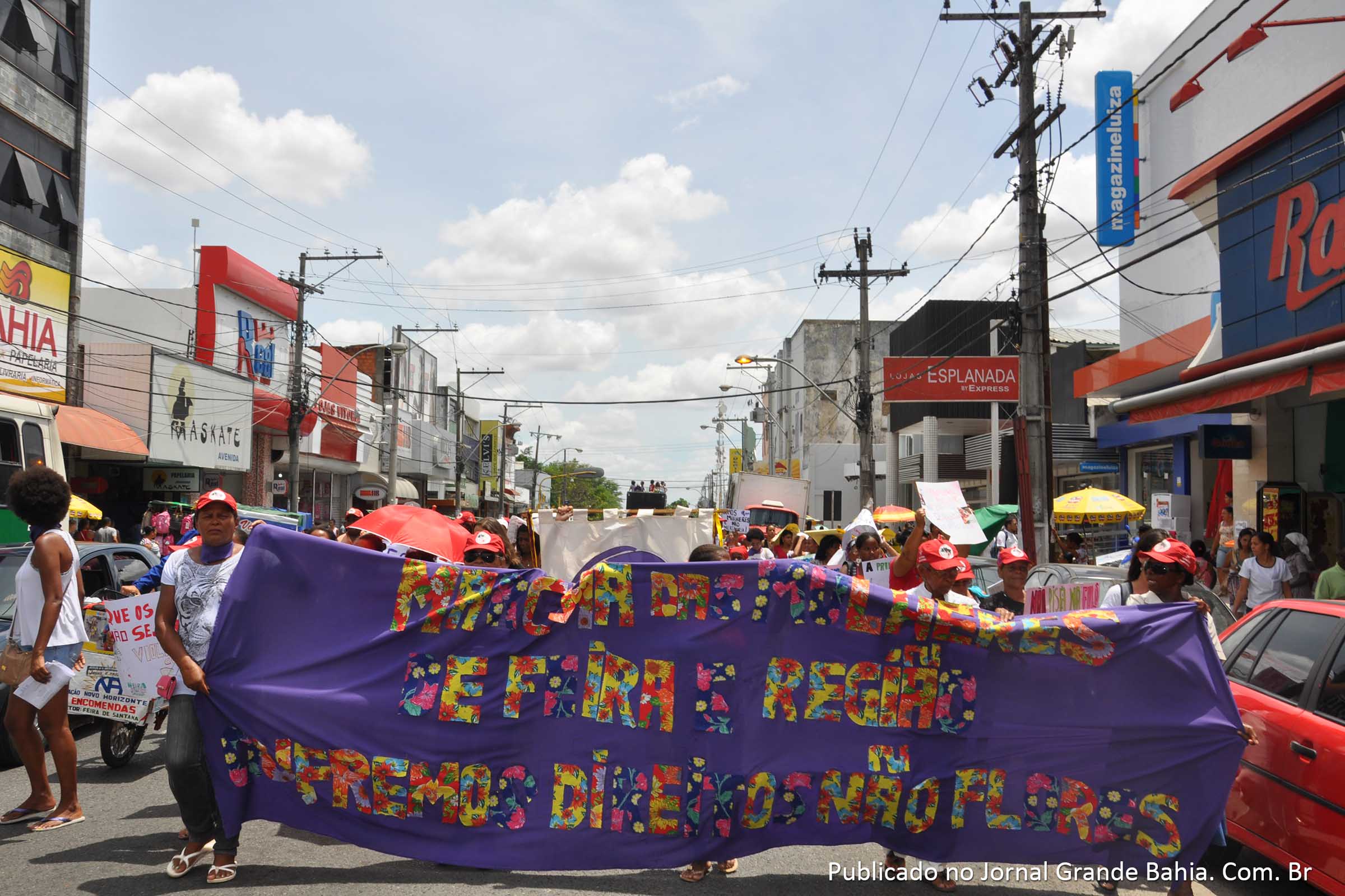 Feira de Santana: Mulheres marcham contra a violência e a favor da autonomia feminina