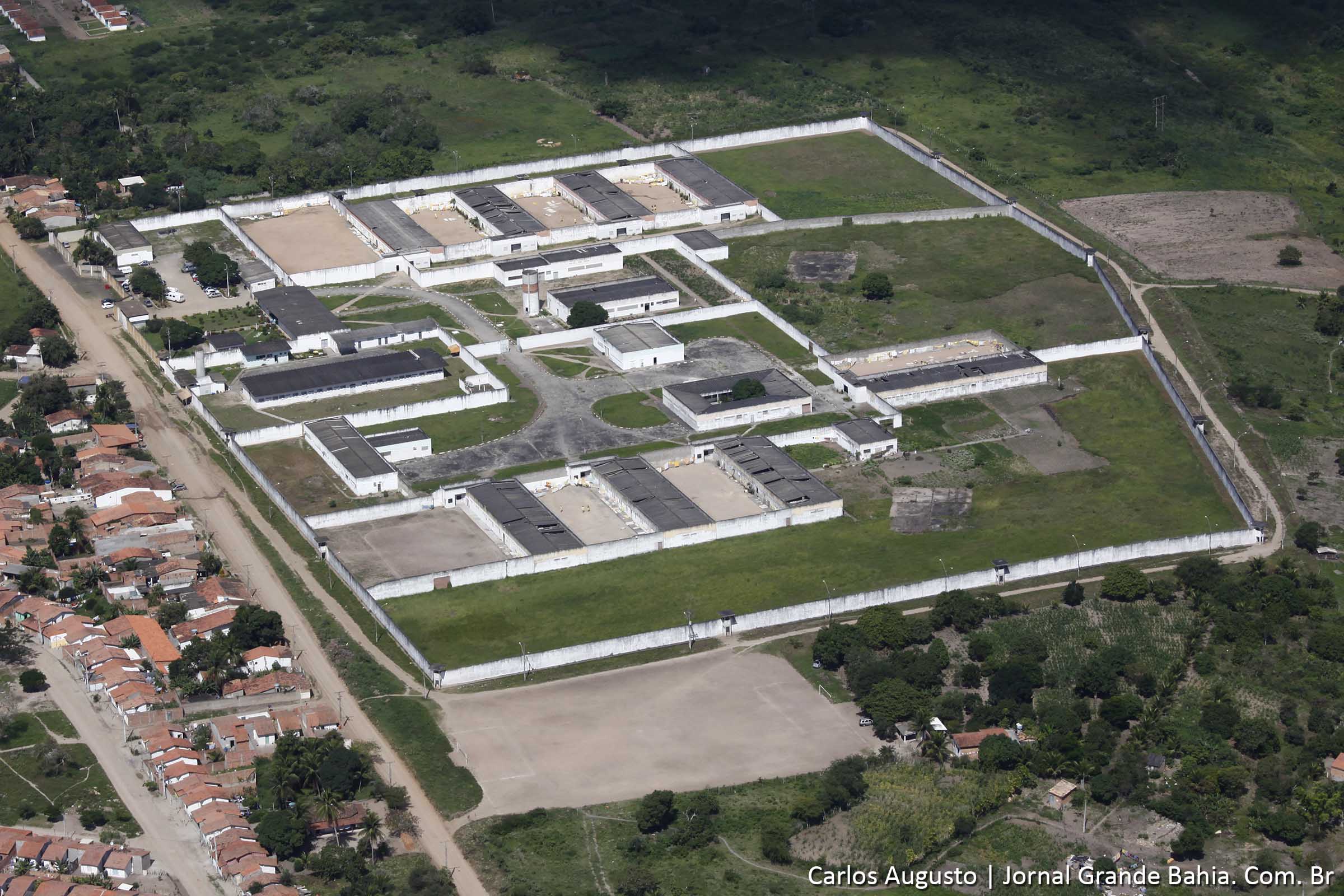 Uma mulher de 28 anos foi flagrada com o celular no interior da sua genitália, durante visita ao Presídio Regional de Feira de Santana.