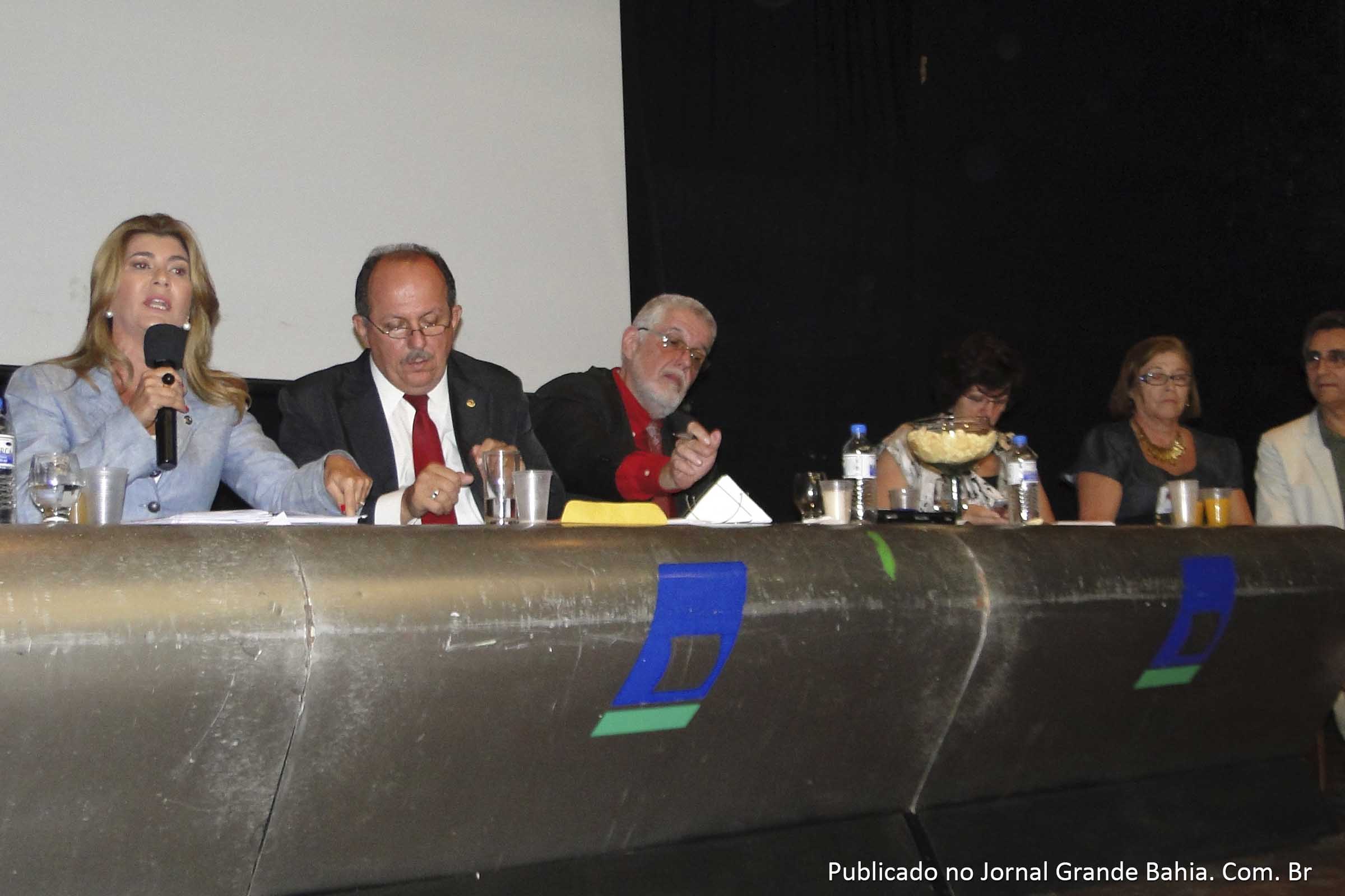 Deputada Graça Pimenta: conheci alguns hospitais como o Hospital do Subúrbio, que funcionam com a administração indireta, e percebi que eles estão tendo um atendimento de excelência.