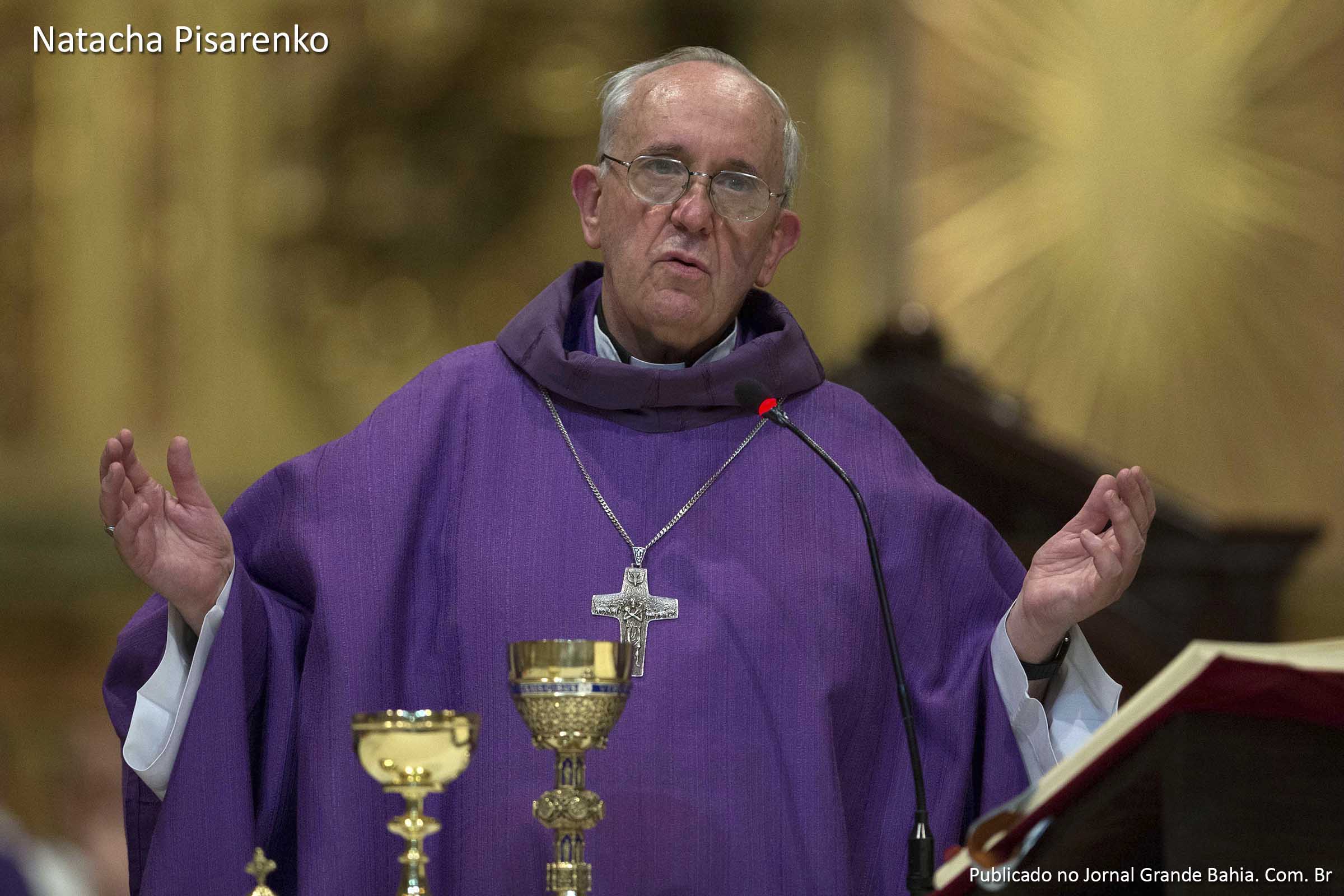 O Cardeal Arcebispo de Buenos Aires, Jorge Mario Bergloglio, 76 anos é o novo sucessor de Pedro, assumindo o nome de Francisco.