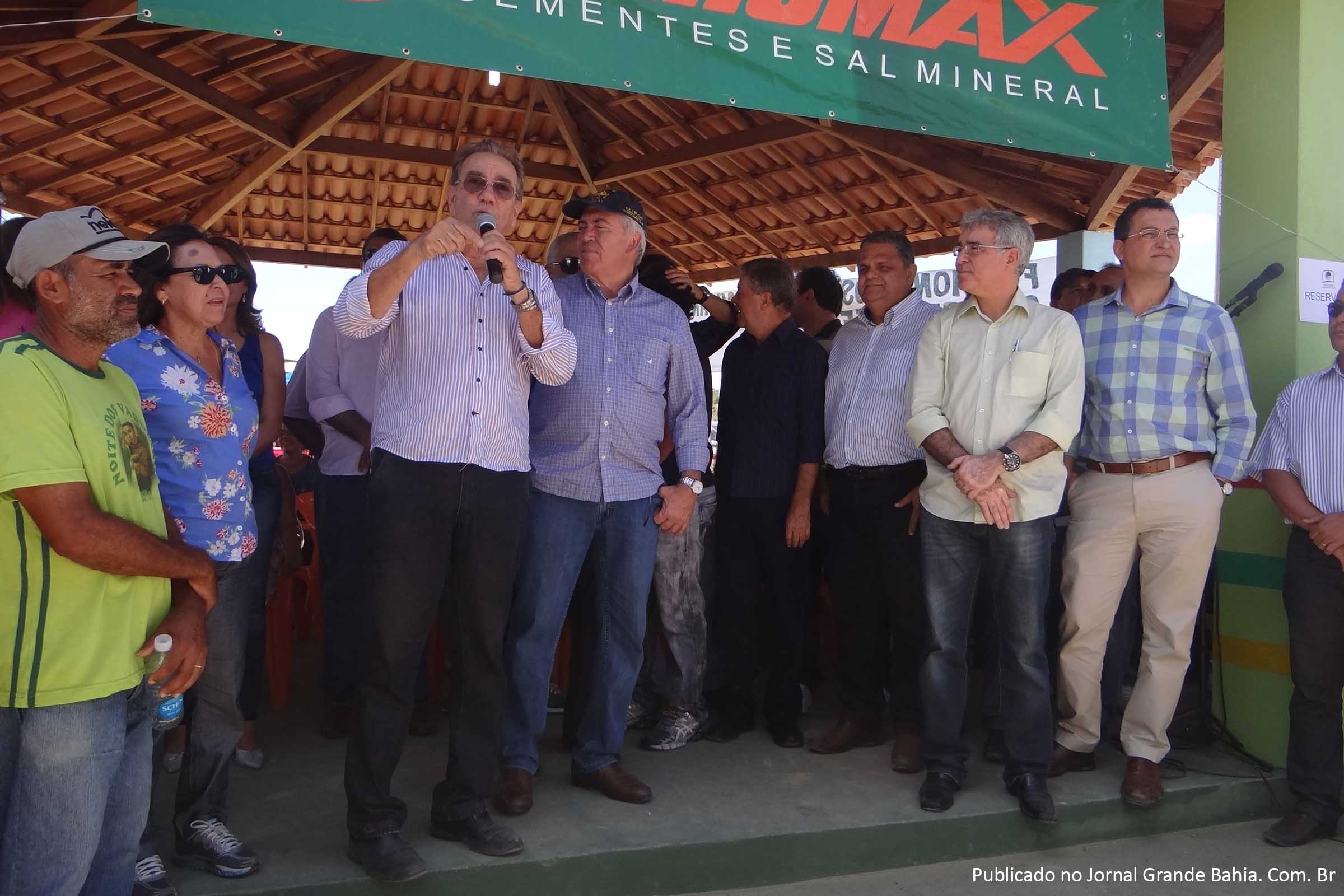Prefeito Wilson Cardoso comemora inauguração de Centro de Comercialização de Animais em Andaraí.
