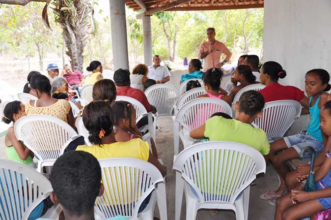 Zé Neto visita comunidade Jenipapo I, em Feira de Santana, e propõe construção de UPAs distritais.