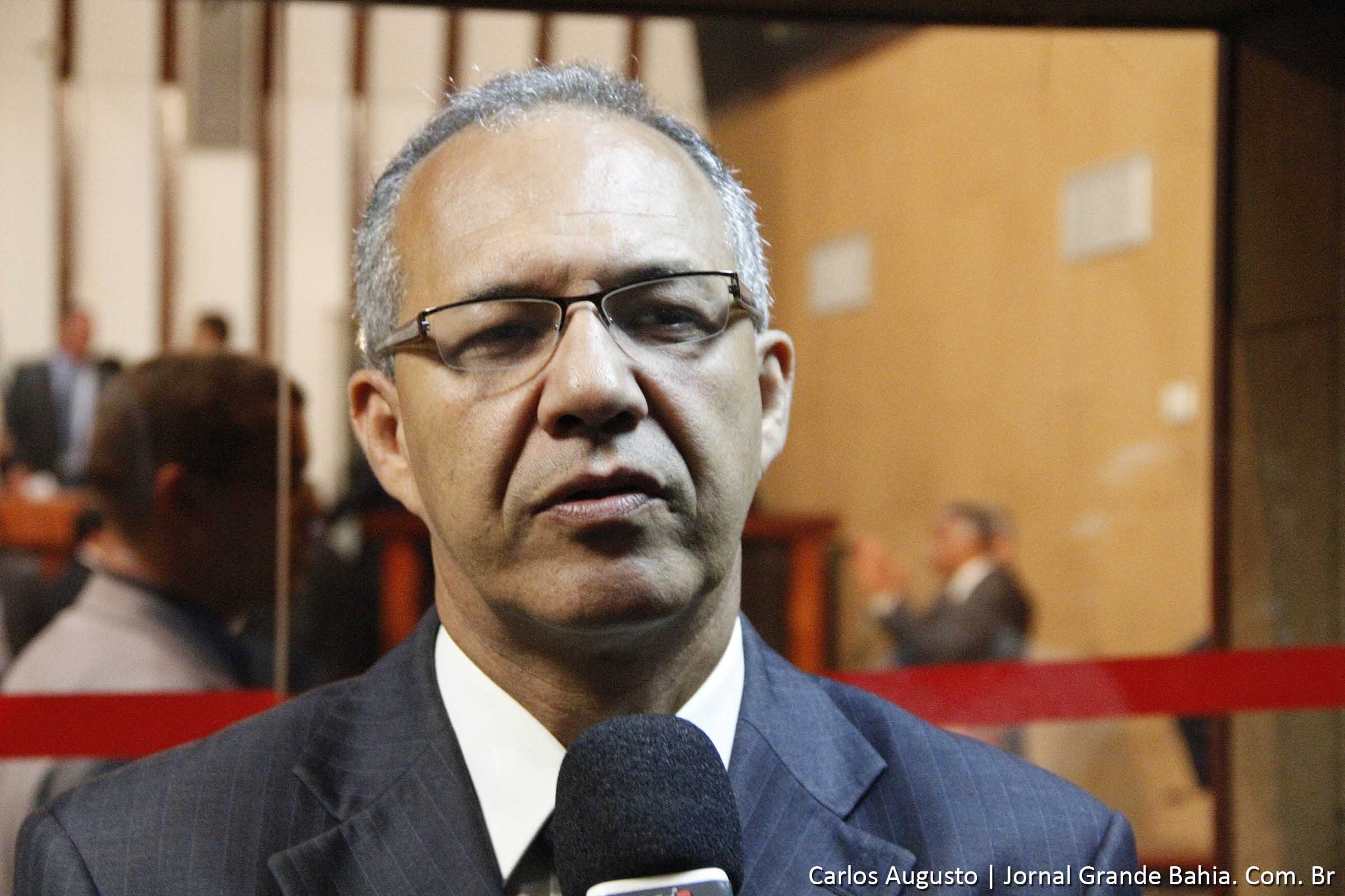 Geilson destacou que o deputado Zé Neto deveria focar nas críticas ao governo estadual em vez de tecer comentários sobre decisões locais. O parlamentar também abordou questões relativas à infraestrutura e à autonomia do prefeito José Ronaldo.