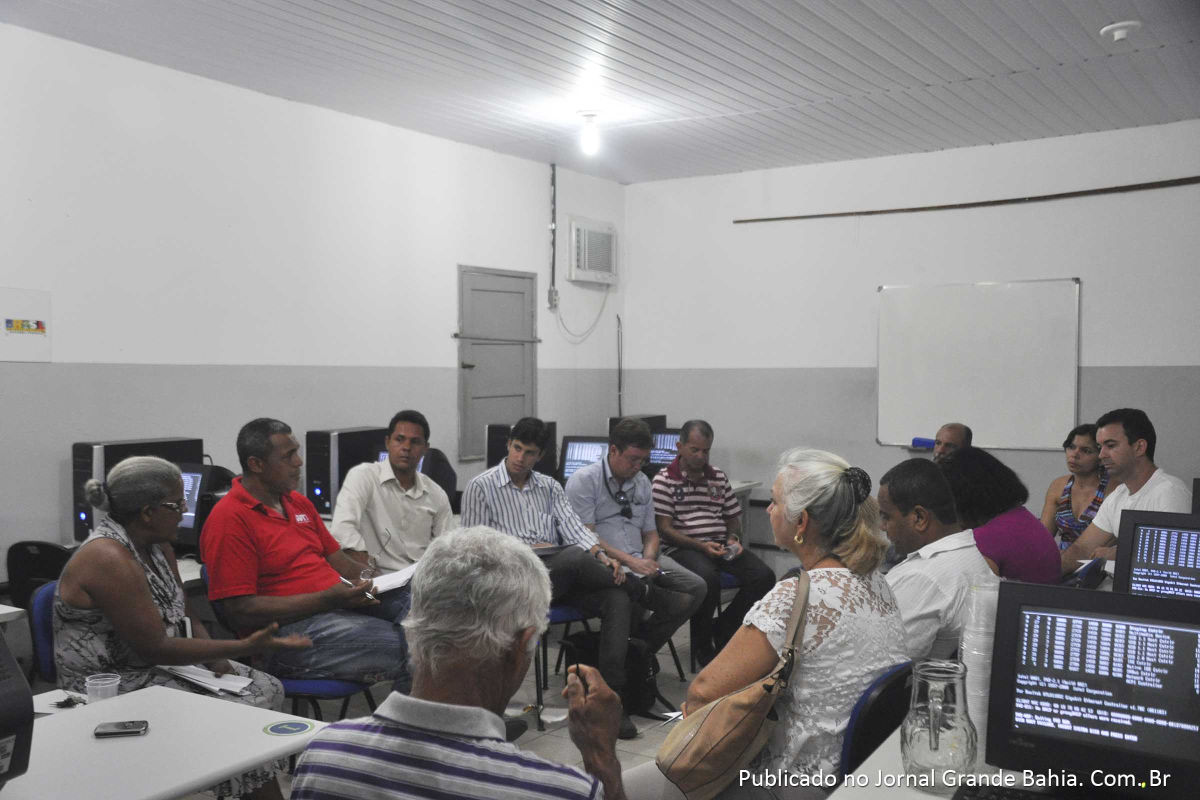 Membros do Sindicato dos Trabalhadores Rurais de Feira de Santana durante reunião