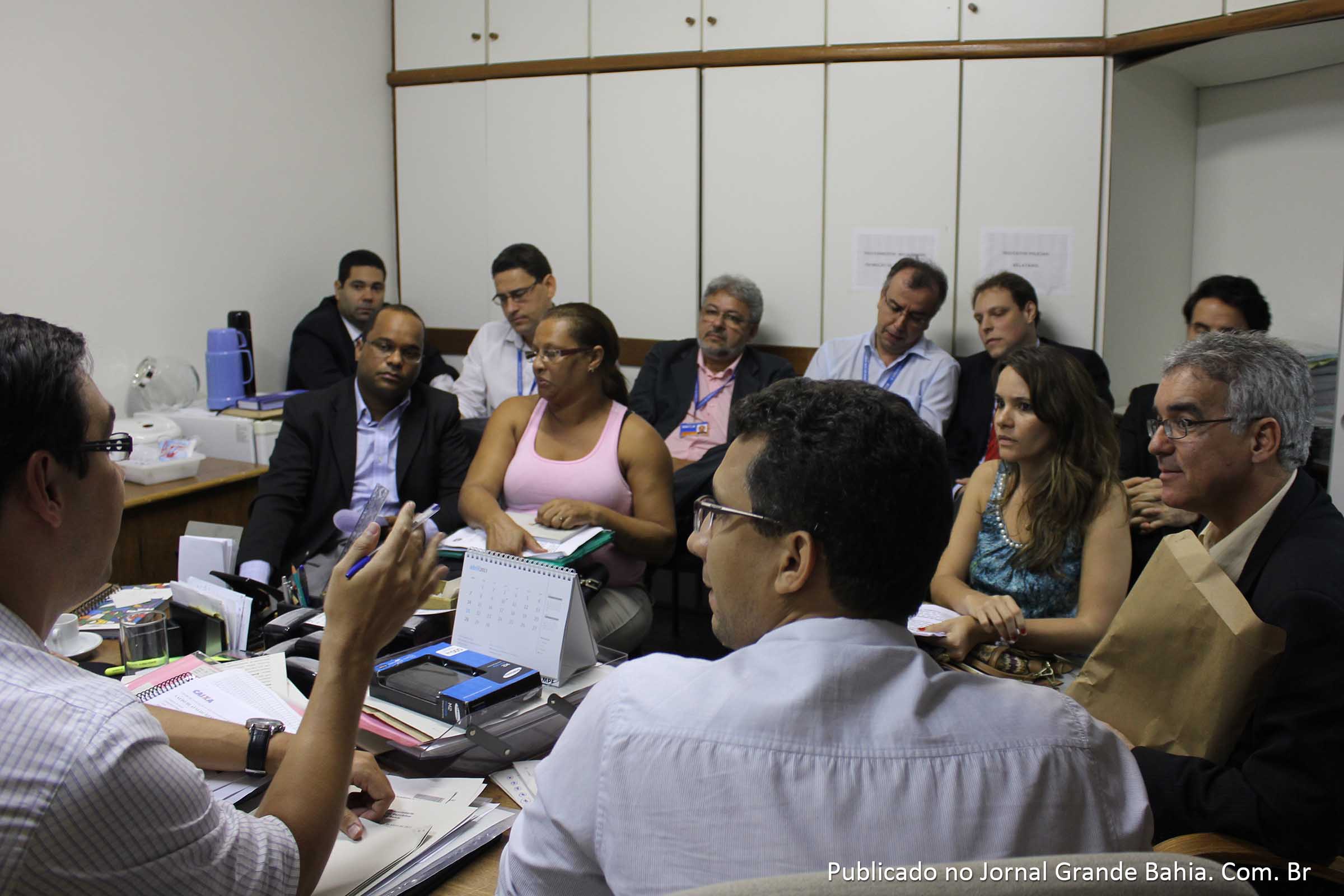 Zé Neto comprometeu-se a levar o resultado da reunião à Emgea, em Brasília, para resolver a questão de mutuários com os problemas citados.