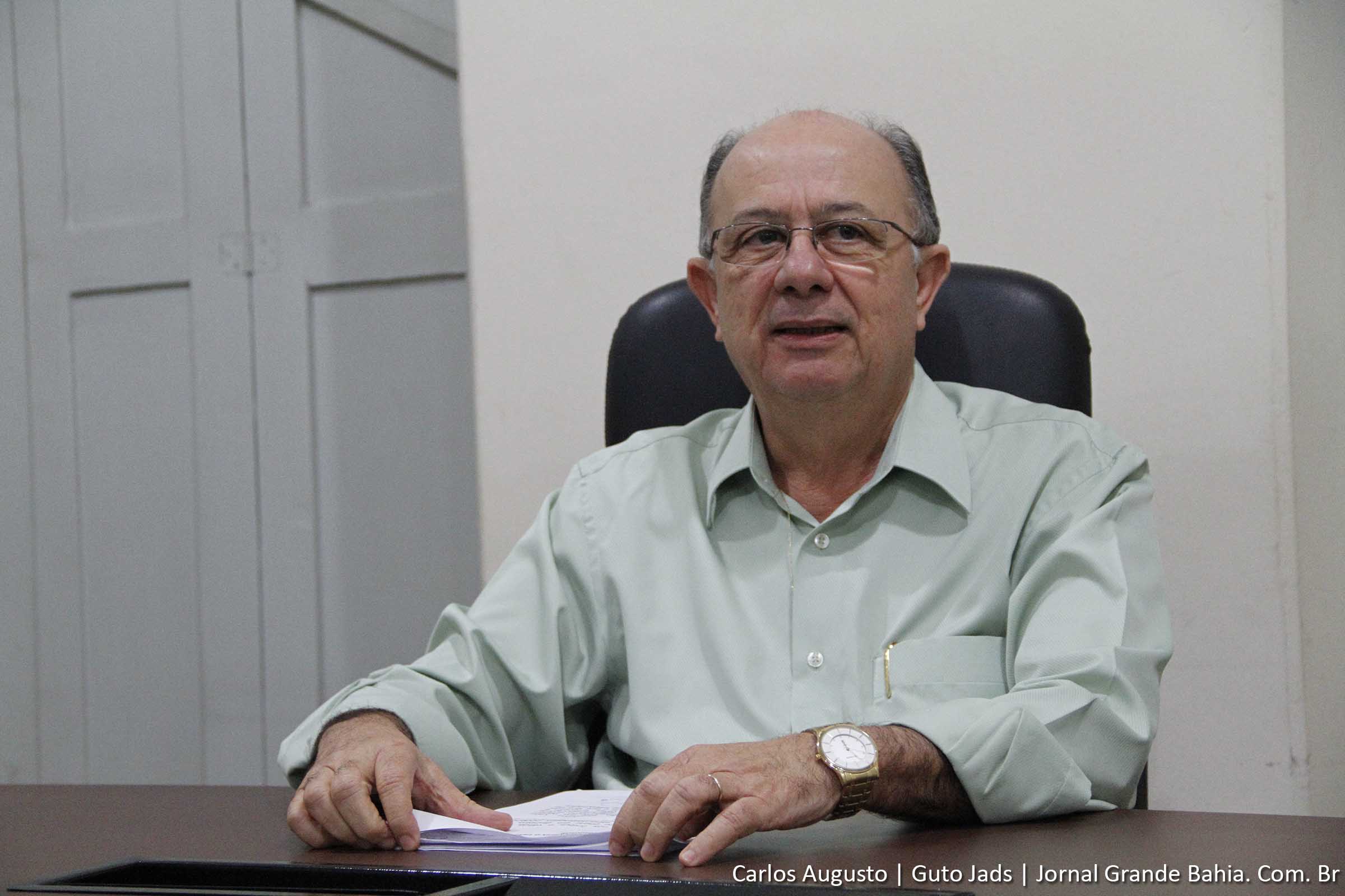 José Ronaldo de Carvalho anuncia aumento salarial para os servidores.
