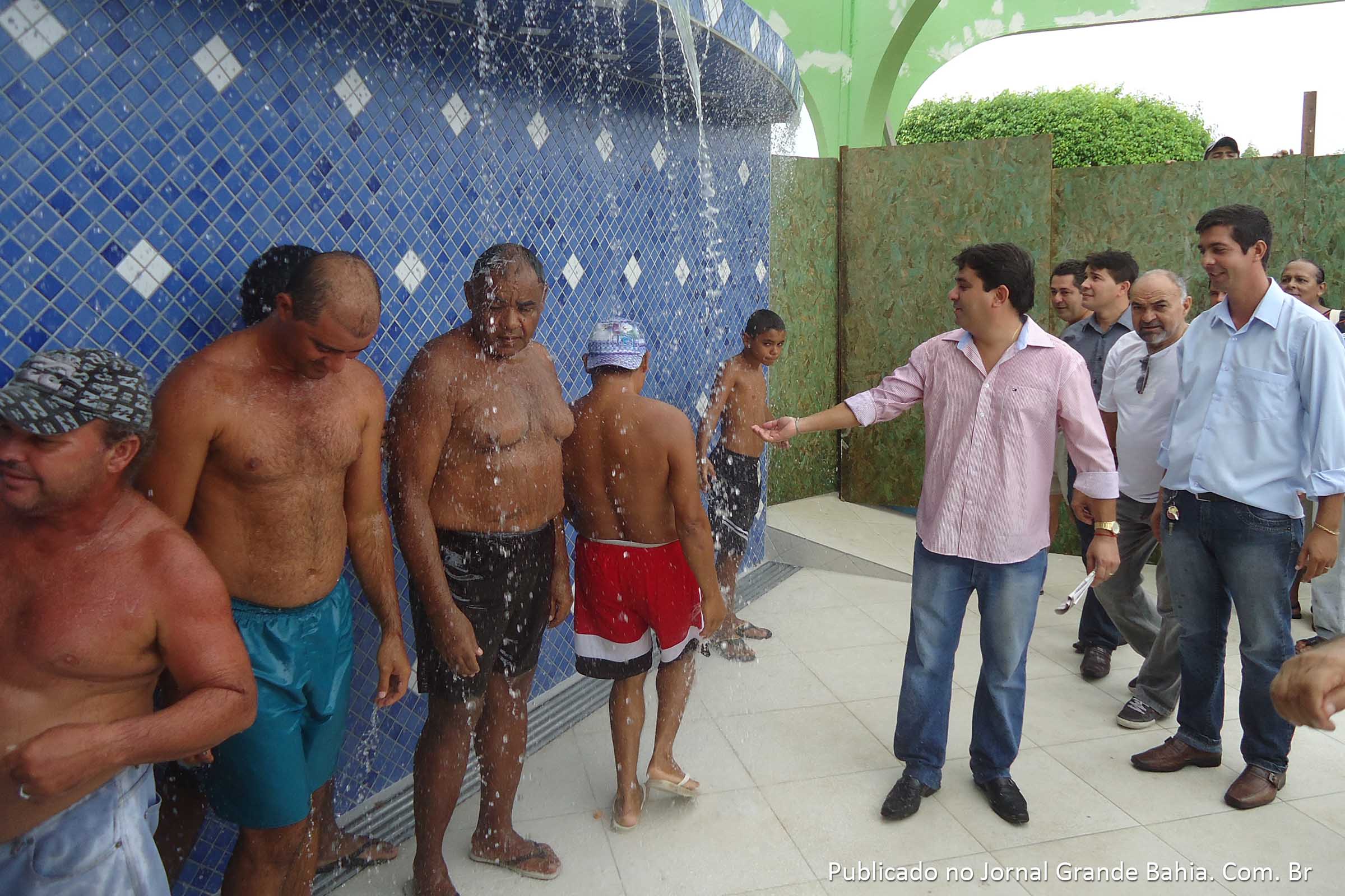 Prefeito reforma equipamento e entrega a população de Caldas do Jorro.