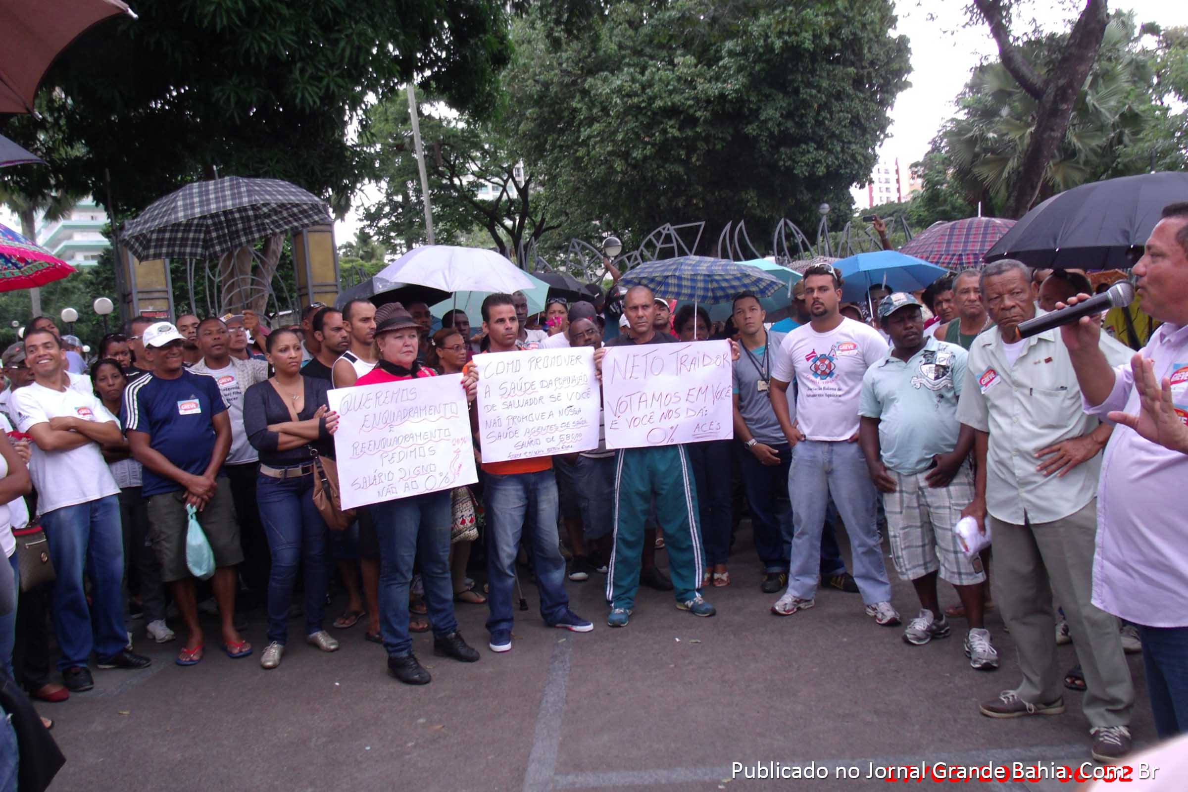 Servidores públicos da prefeitura de Salvador mantêm estado de greve.