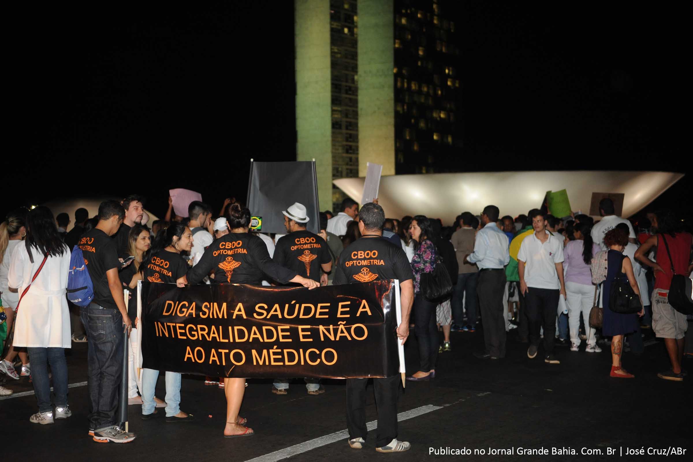 Cerca de 500 profissionais de saúde fizeram protestaram, em Brasília, contra o Projeto de Lei (PL) 286, que trata do Ato Médico.