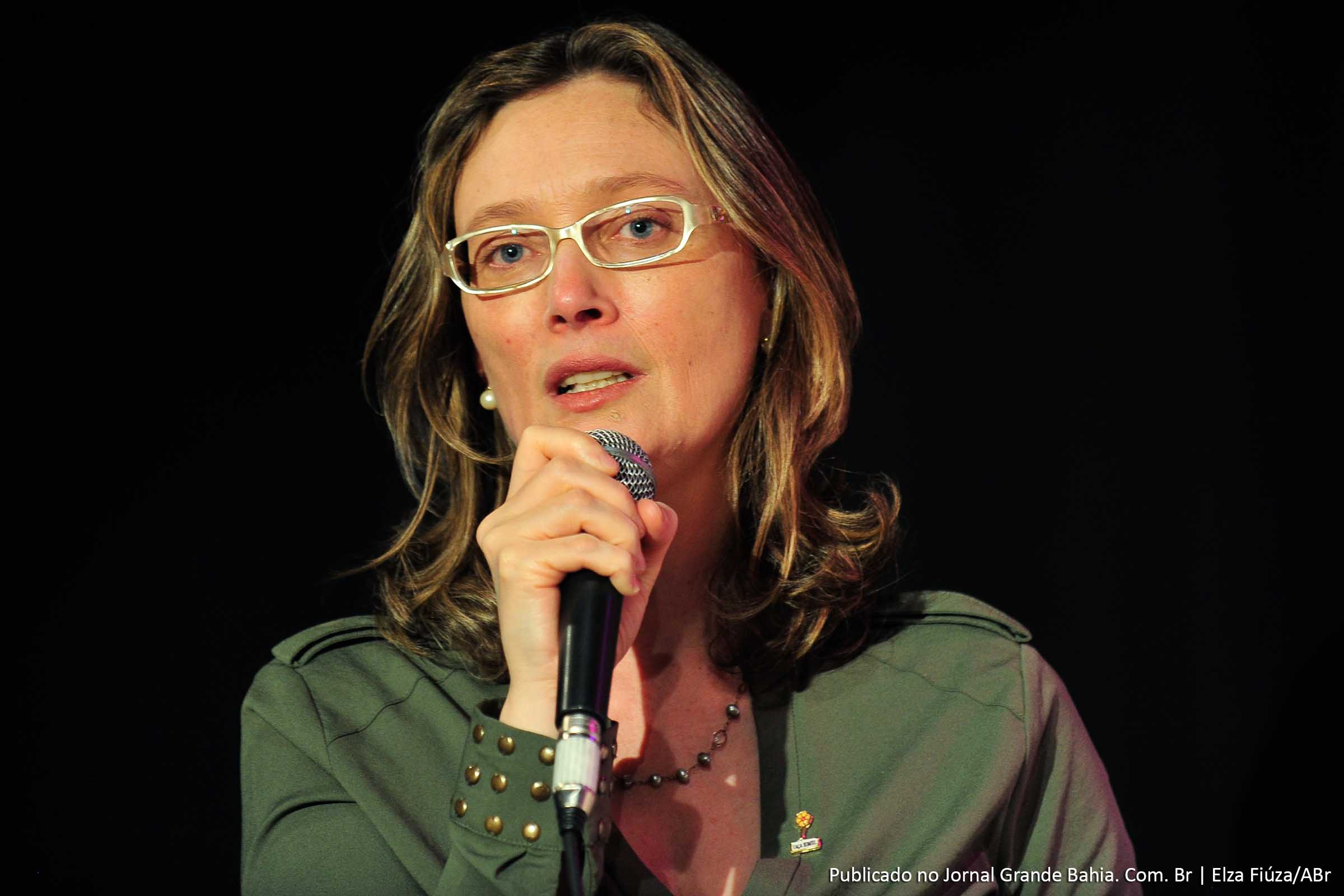 Maria do Rosário: “Não é justificável que manifestações utilizem métodos violentos, mas também não é justificável que manifestantes sejam reprimidos de forma violenta”