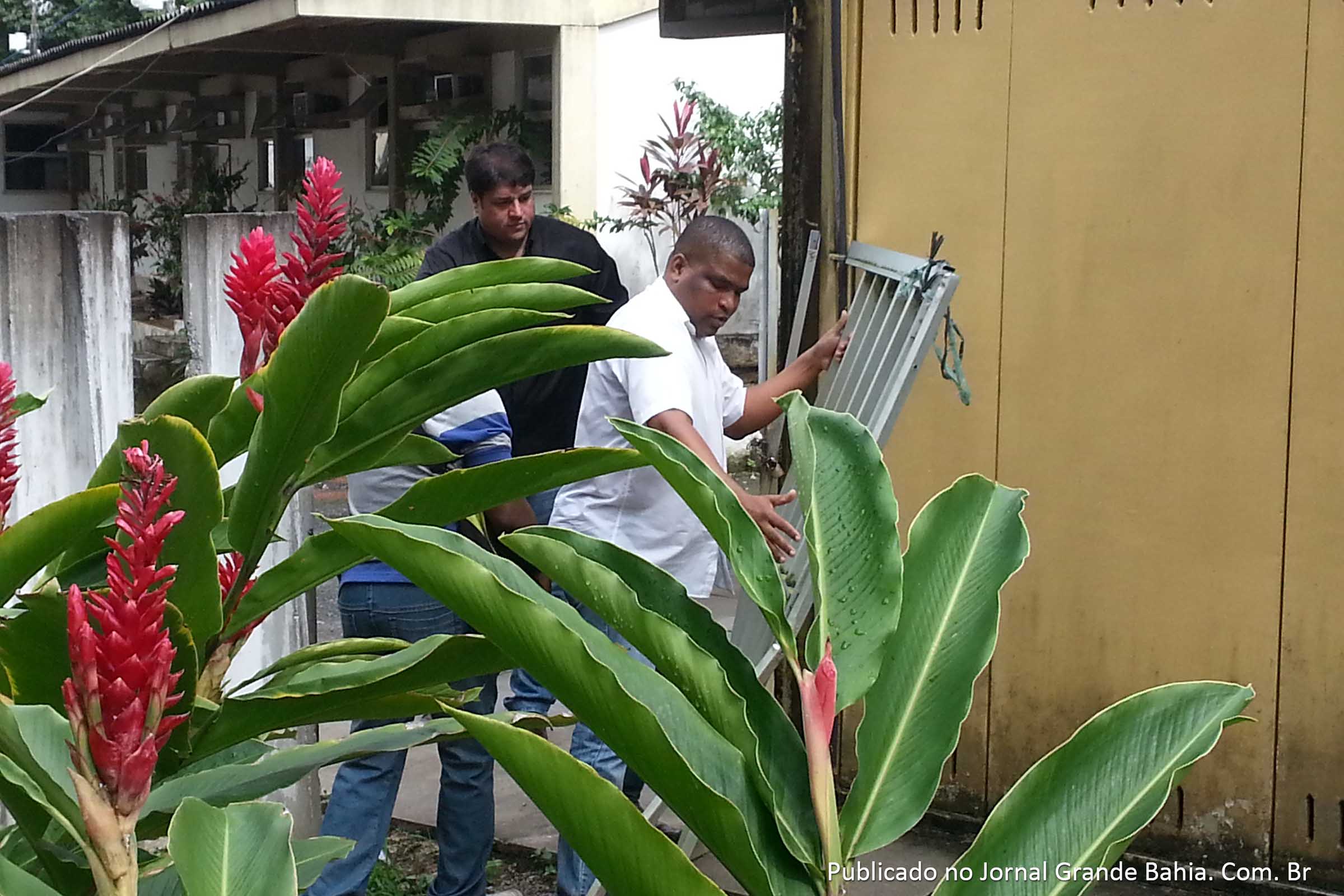 SINDSEPS diz que pessoas ligadas a administração de ACM Neto quebraram instalações públicas.