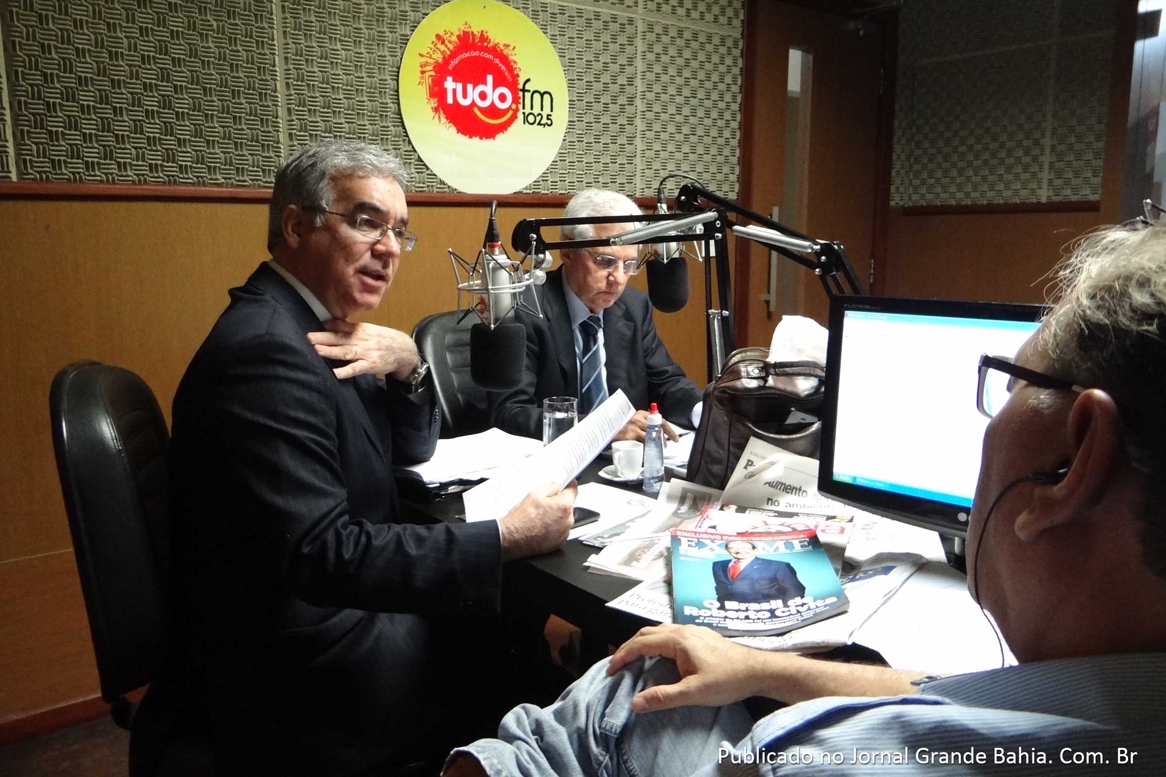 Deputado José Cerqueira Neto (Zé Neto) concede entrevista.