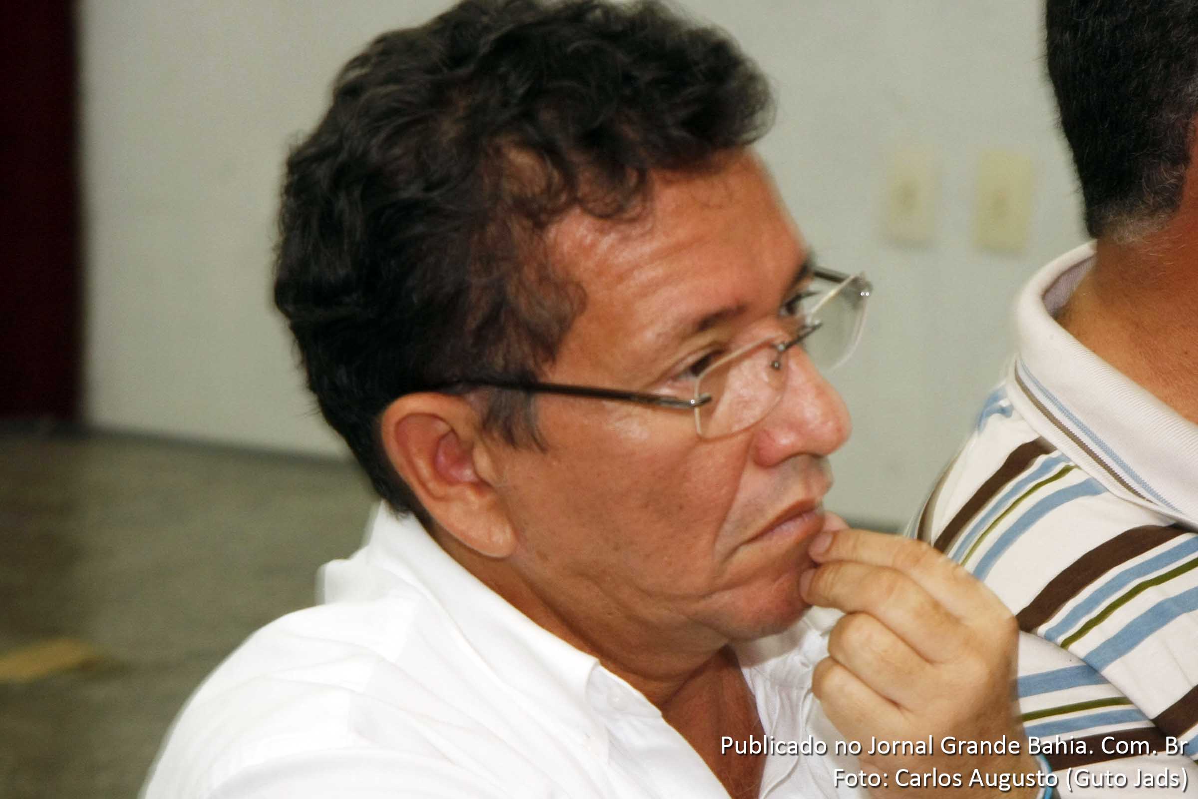 Ex-prefeito Luiz Caetano responde a processos e pode ficar inelegível.