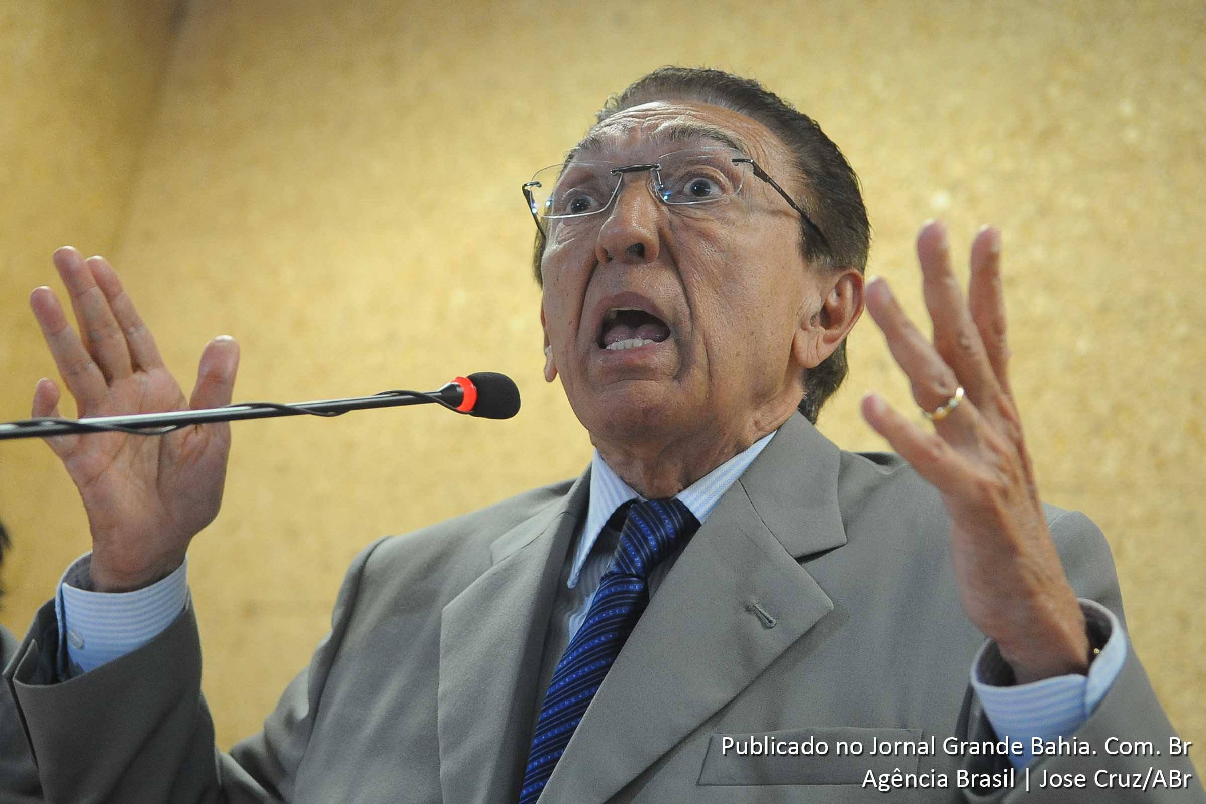 Edison Lobão: “As ofertas deverão ser feitas pelas empresas nacionais que se constituirão em consórcios e as internacionais são diversas, de vários países. A Petrobras participará do consórcio vencedor, com 30%, mas não está restrita a isso. Até deve entrar no processo para aumentar sua participação”