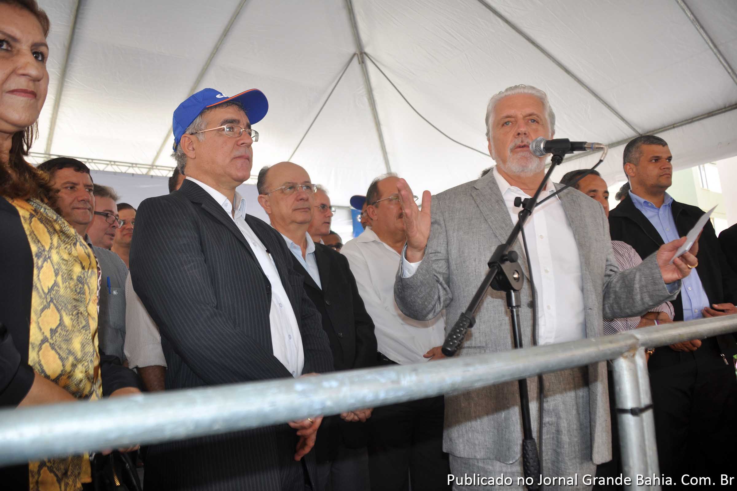 Zé Neto, Zé Ronaldo e Jaques Wagner. Evento reuniu adversários políticos.