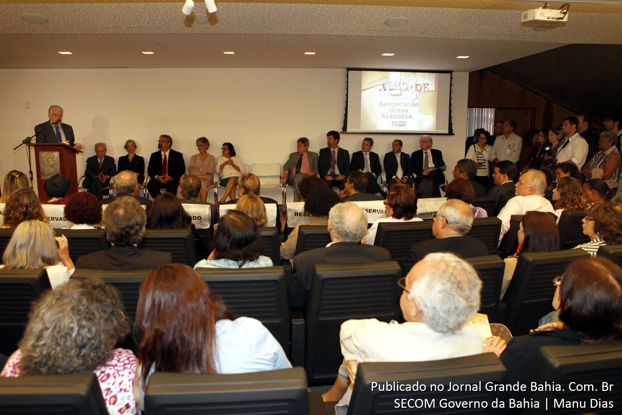 Governador Jaques Wagner participa da cerimônia de posse dos integrantes da Comissão Estadual da Verdade.