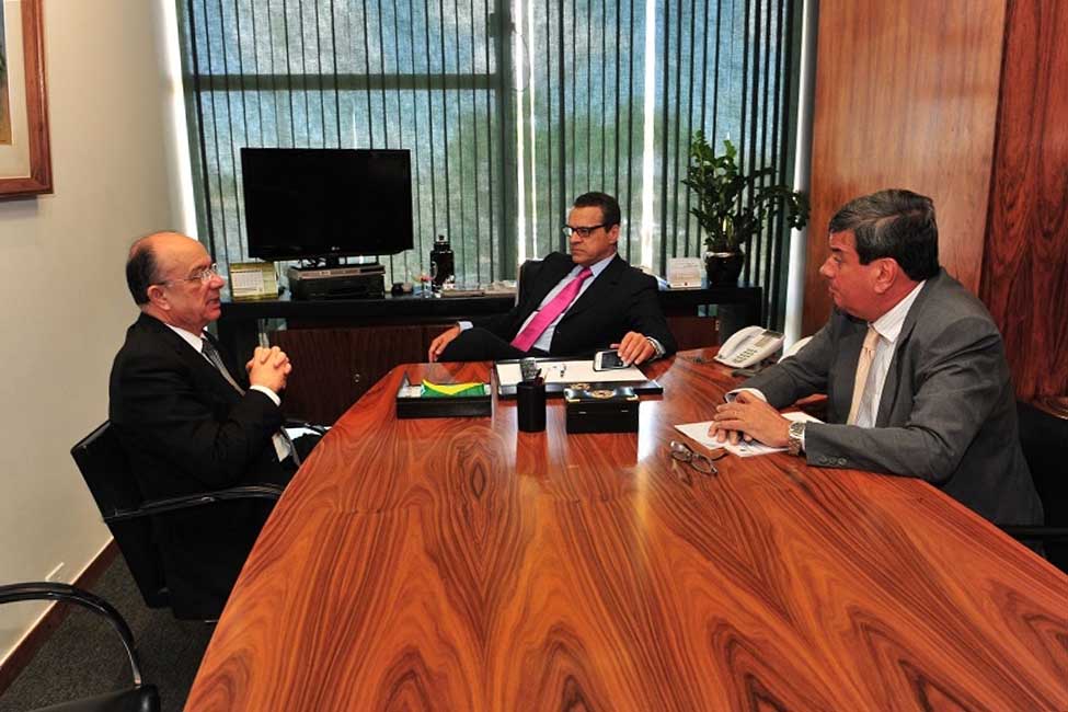 Durante encontro em Brasília, prefeito José Ronaldo, deputado Colbert Martins e presidente da Câmara Federal discutem demandas de Feira de Santana