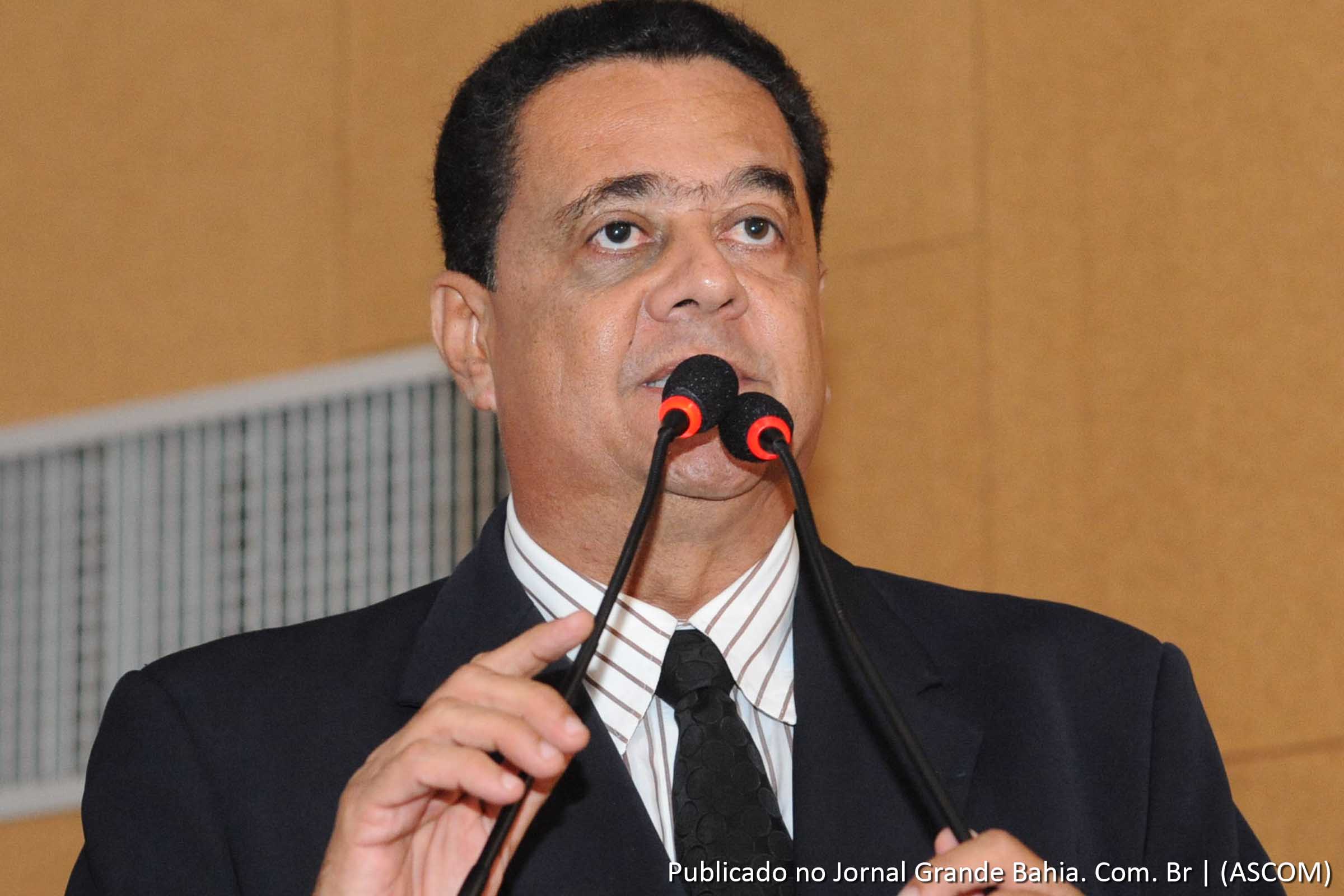 Luciano Simões: “O prazo para o governo dar uma resposta terminou no dia 7 de agosto. A minha assessoria esteve na Ouvidoria Geral do Estado no dia 8 de agosto e o requerimento sequer foi encontrado. A sociedade baiana tem direito de saber quanto foi gasto com combustível e manutenção do helicóptero oficial de janeiro de 2007 até hoje”
