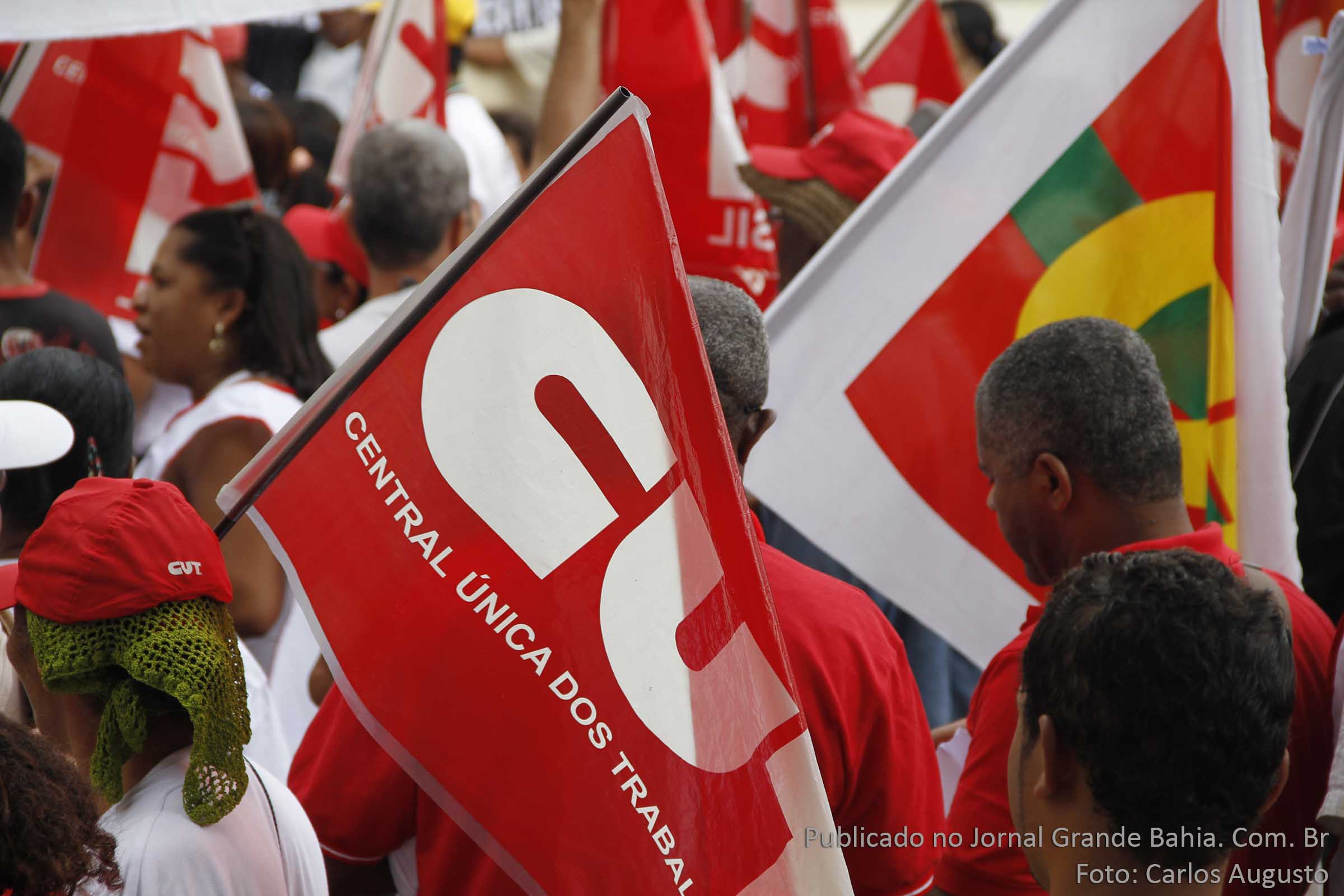 A forma pouco organizada com a qual as categorias de trabalhadores se articularam, levanta dúvida quanto à eficácia da mobilização em Feira de Santana.