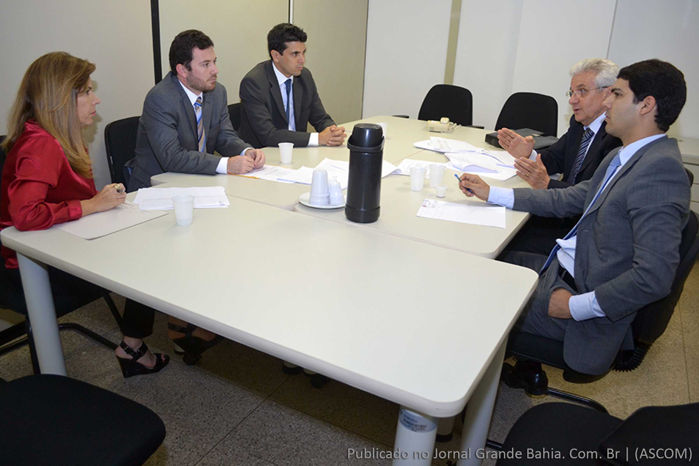 Deputado Carlos Gaban durante reunião no Ministério Público.