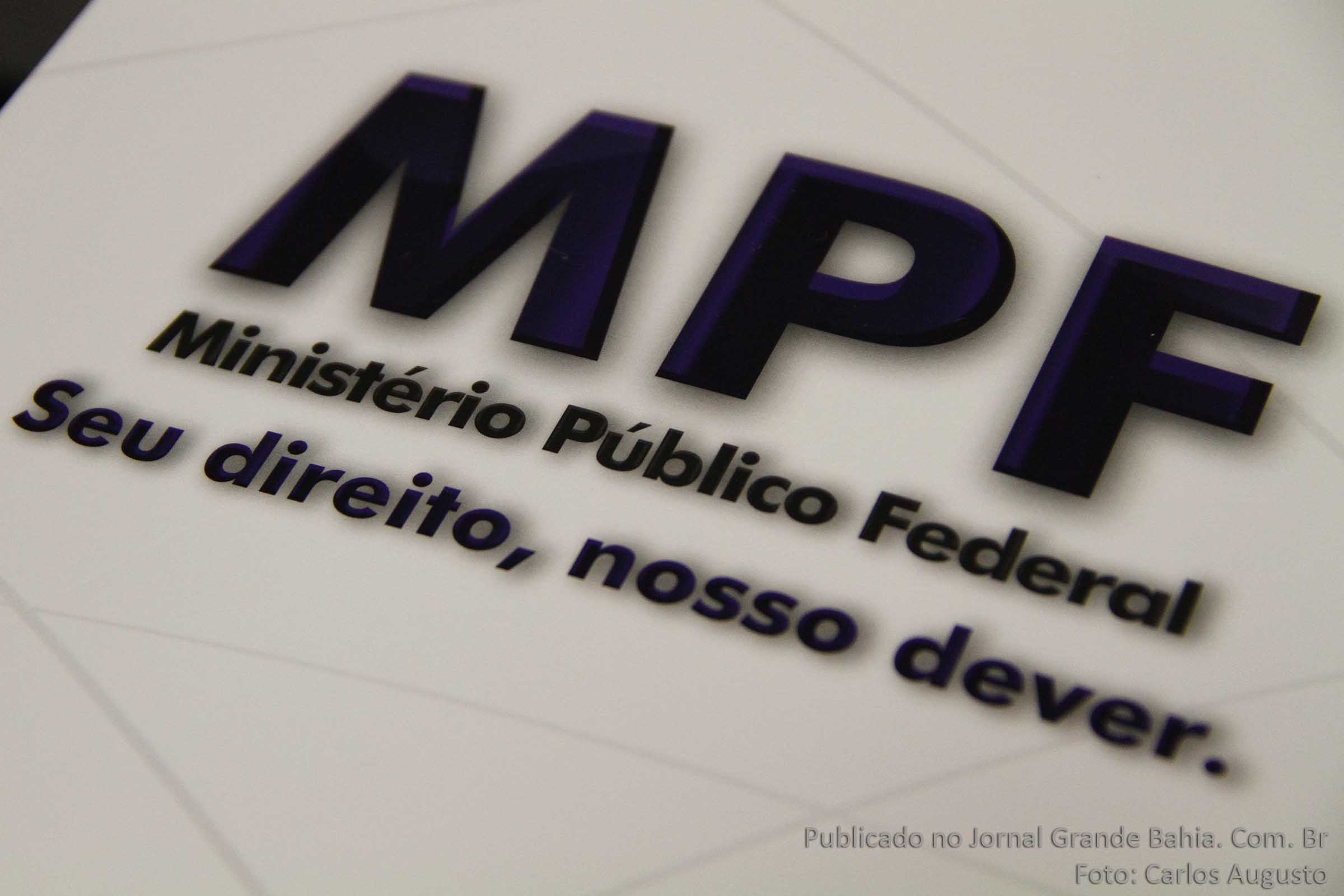 MPF Bahia denuncia servidora da Receita por fraudes em certidões e dados do sistema