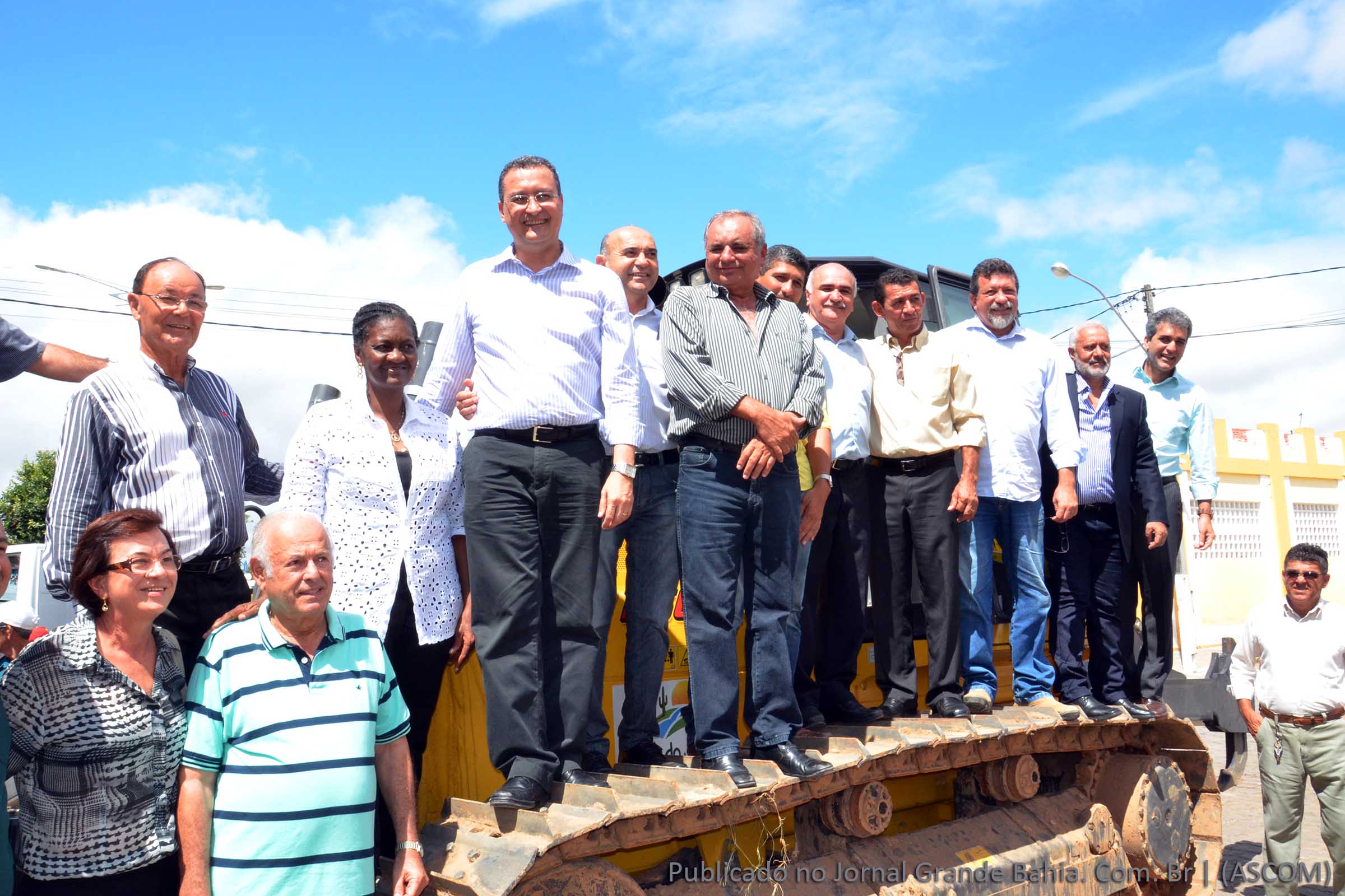 Rui Costa entrega equipamentos para o território Bacia do Jacuípe
