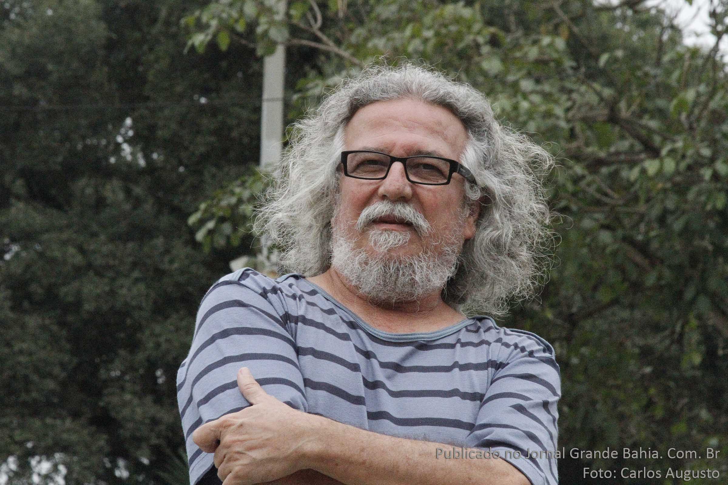 Diplomado em Artes Plásticas pela universidade Federal da Bahia, em 1980, Washington Falcão fez desde cedo a sua opção pelo Design Gráfico.(Foto: Carlos Augusto | Jornal Grande Bahia)