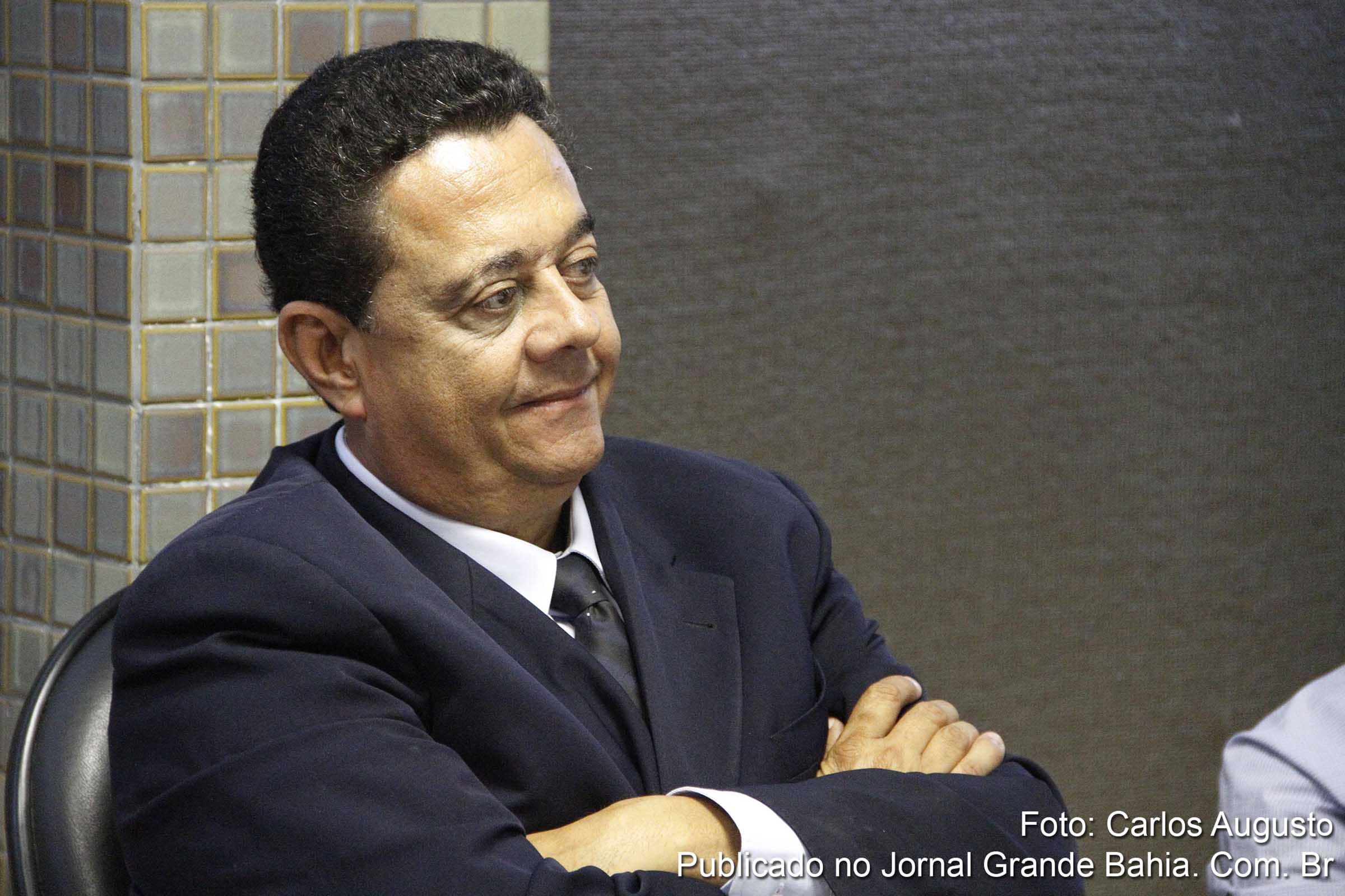 Deputado Luciano Simões parabeniza Geddel por artigo e critica gastos do governador Wagner com viagens internacionais