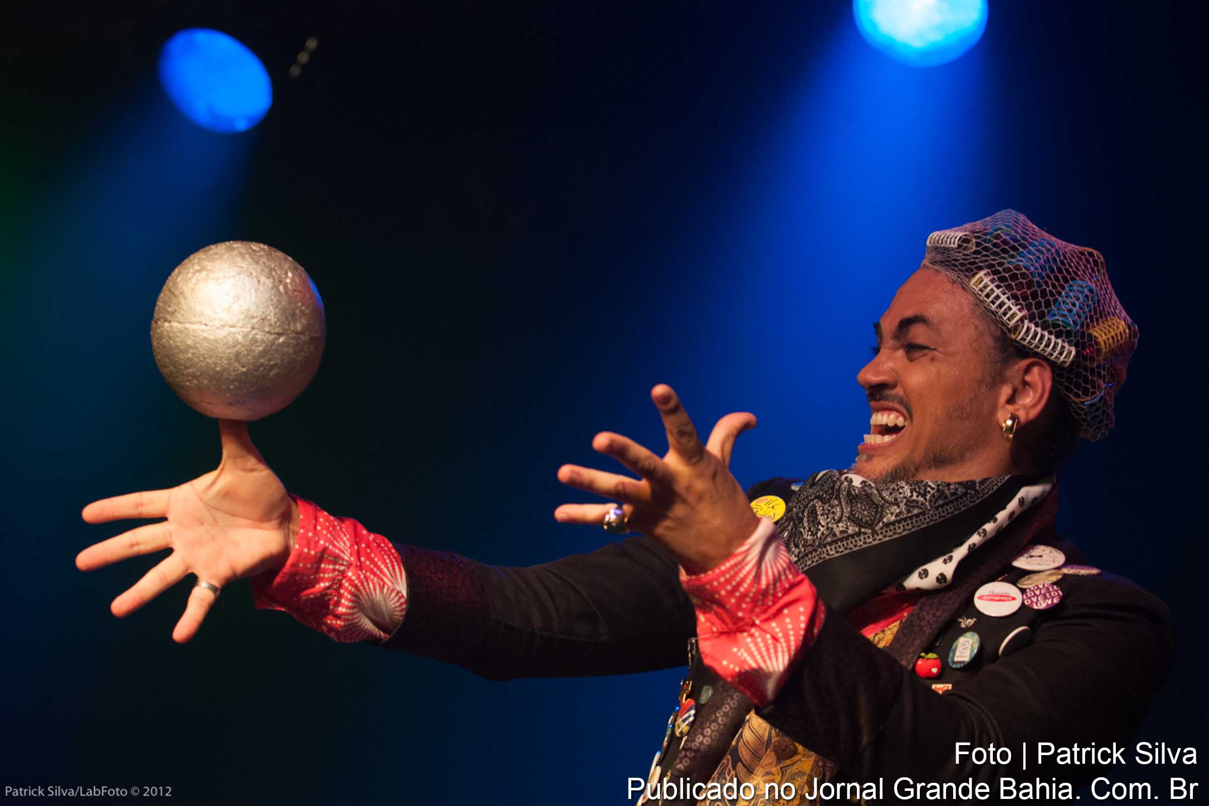 Quem já assistiu ao show do Mago Mustafá não consegue esquecê-lo. O mais cara-de-pau dos atores baianos, Maurício Oliveira deixa o seu público com dor de barriga, resultado de tantas risadas.