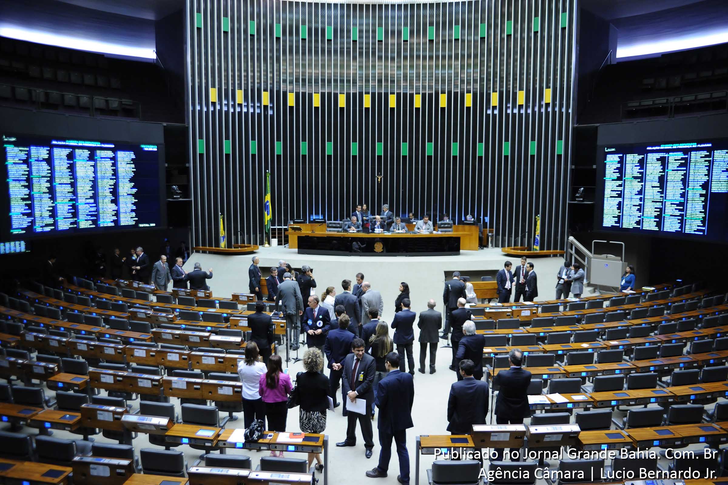 Câmara Federal aprova marco legal para o programa Mais Médicos.