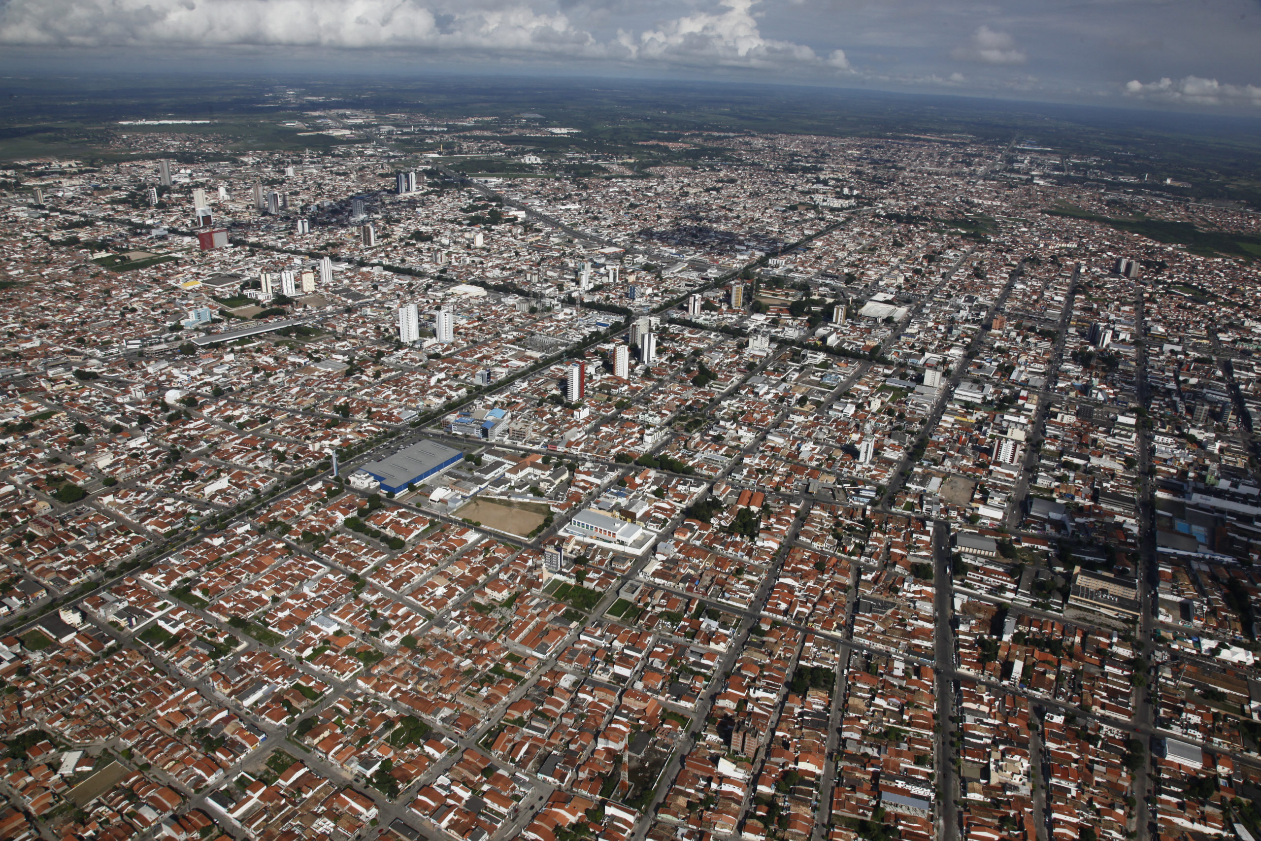 Vista aérea de Feira de Santana. Município tem graves deficiências no tocante a política de resíduos. (Foto: Carlos Augusto | Jornal Grande Bahia)
