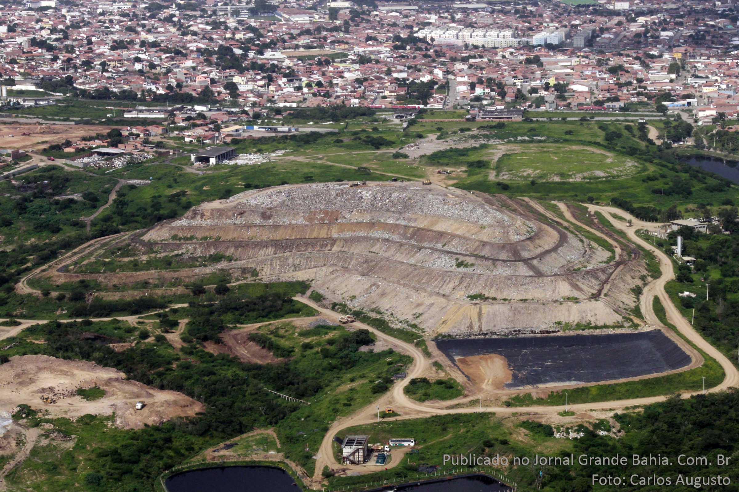 Vista aérea do aterro da Sustentare em Feira de Santana. (Foto: Carlos Augusto | Jornal Grande Bahia)