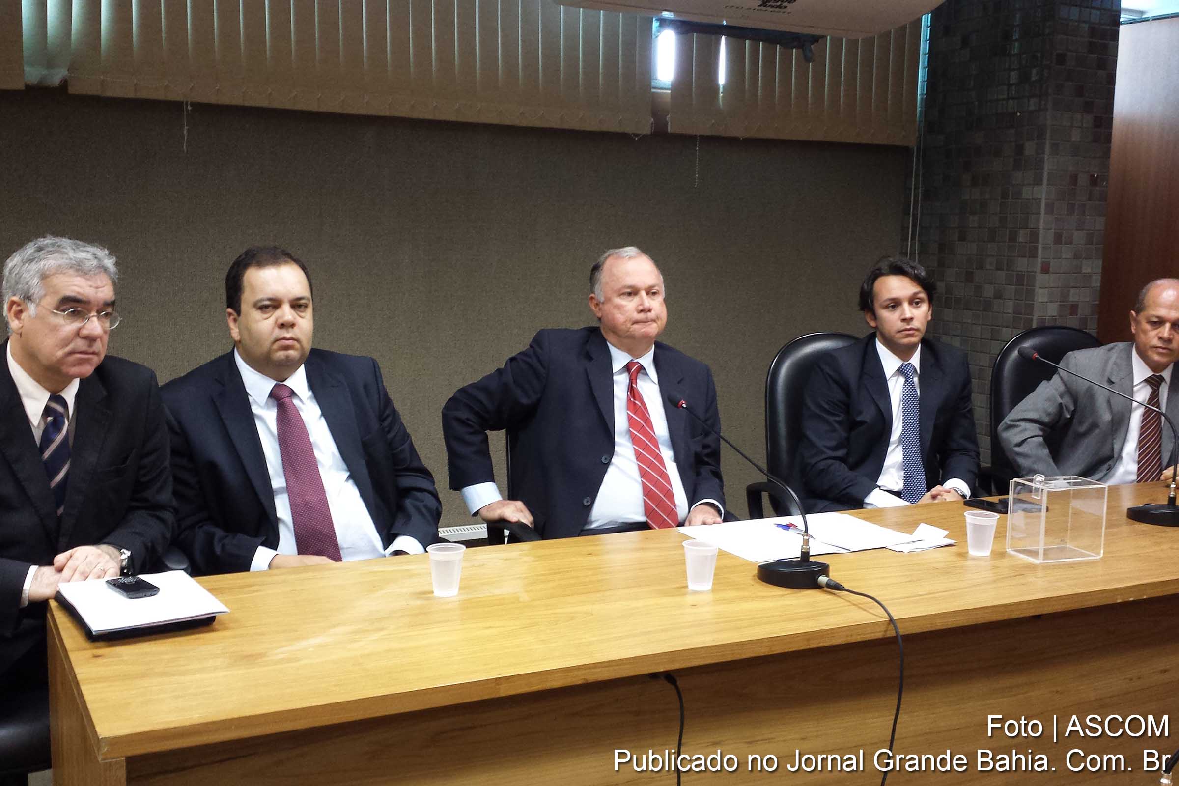 Deputados baianos aprovam projetos e doação.