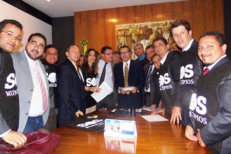 Encontro de prefeitos e membros da Câmara Federal.