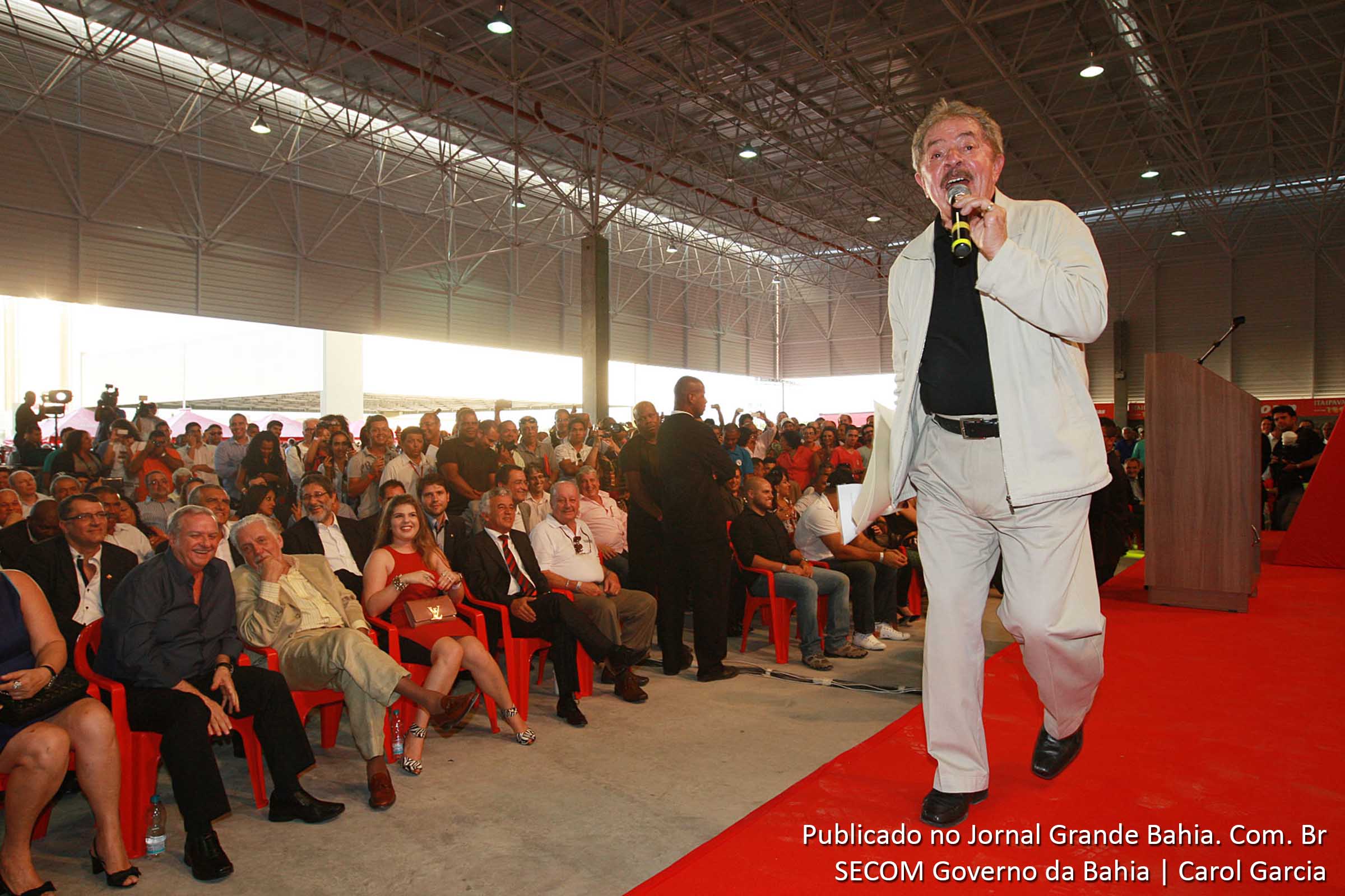 Ex-presidente Lula palestra durante inauguração fábrica da Itaipava em Alagoinhas.