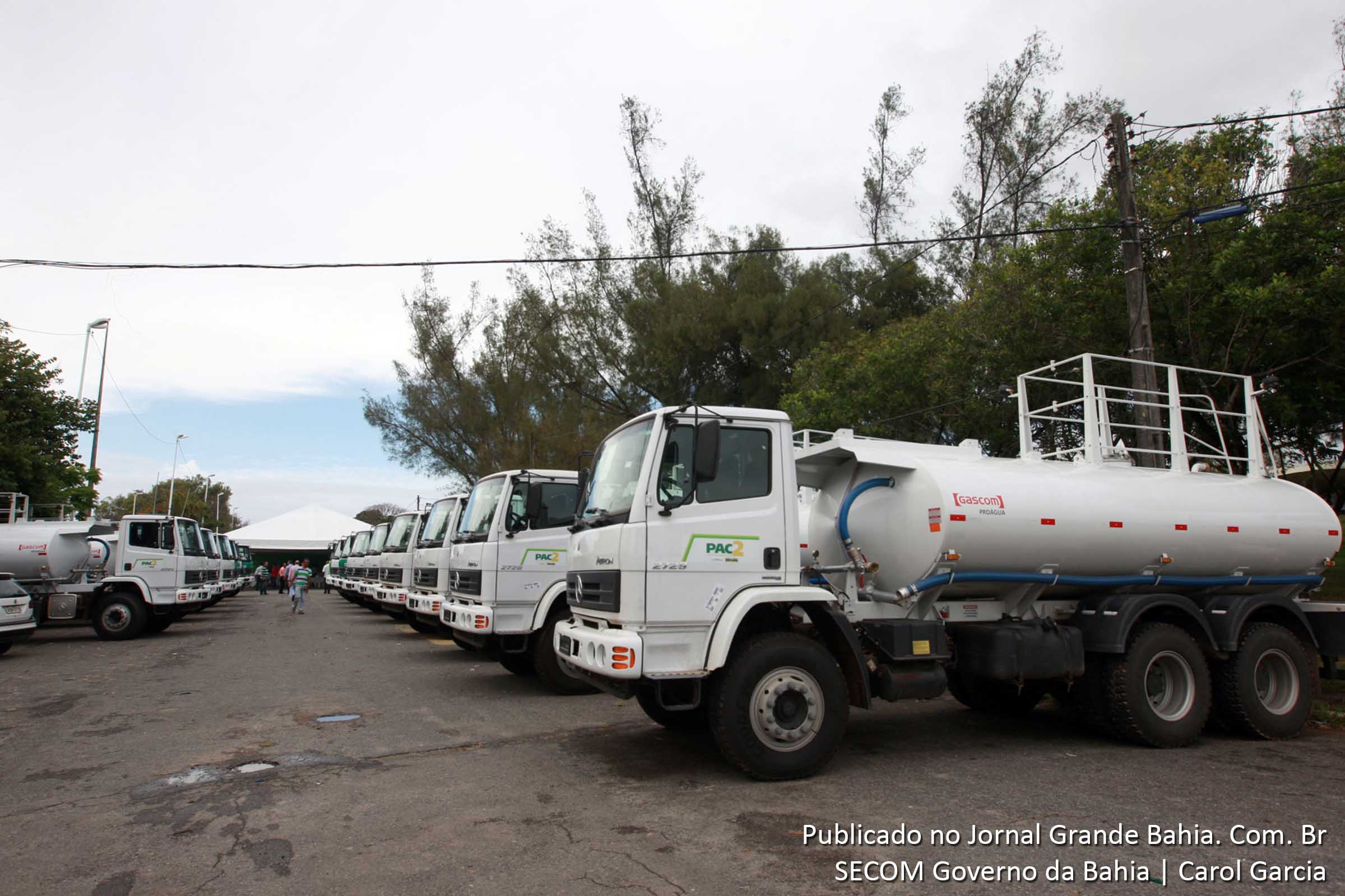 71 municípios de 19 territórios de identidade da Bahia receberam caminhões-pipa para o combate aos efeitos da seca.