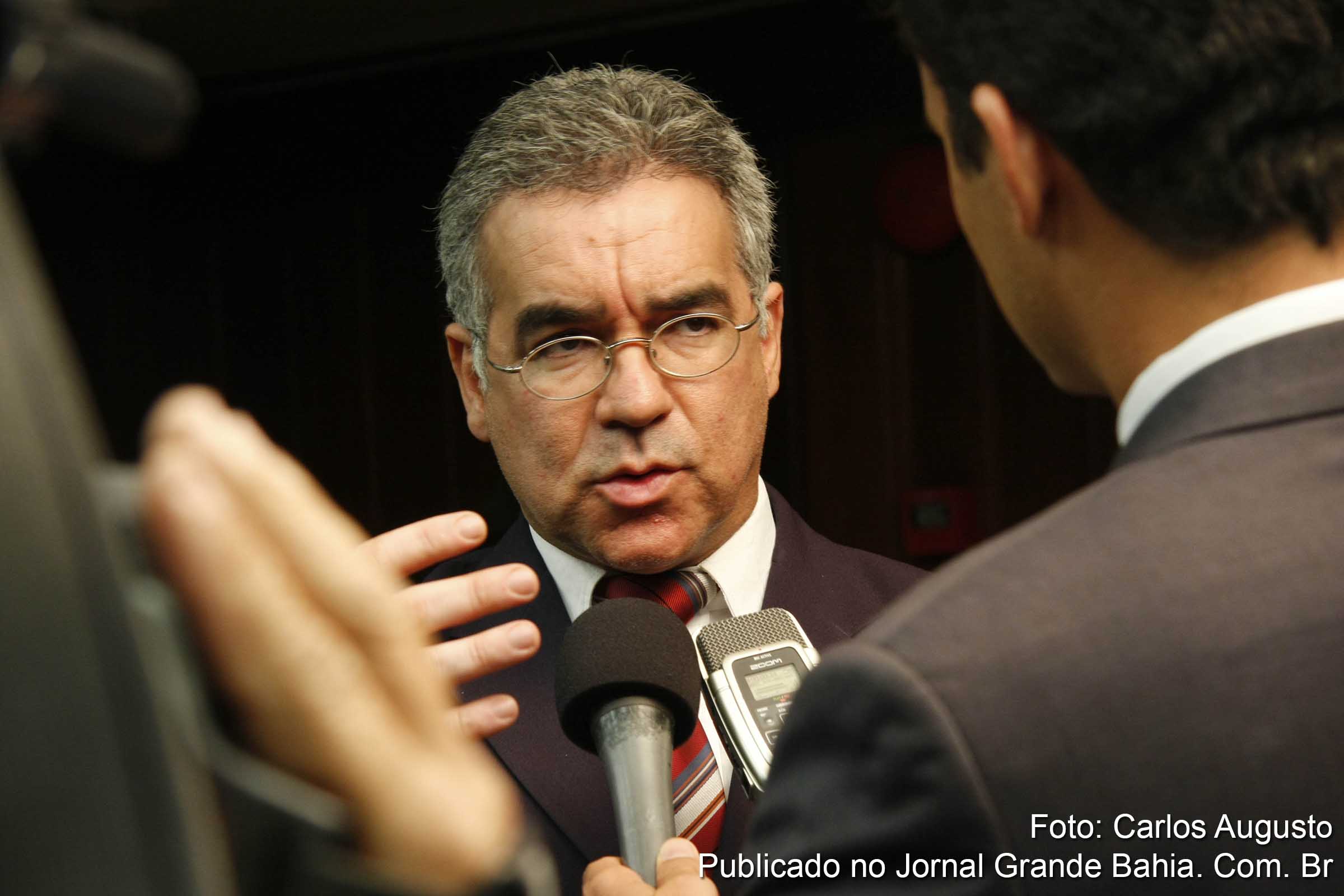 ara Zé Neto, o Governo Municipal foi imprudente quando suspendeu o médico cubano sem investigar a veracidade dos fatos. Segundo o deputado, foi criado um desgaste com o programa que vem salvando vidas já que a suspensão do médico ocorreu antes mesmo da apuração. (Foto: Carlos Augusto | Jornal Grande Bahia)