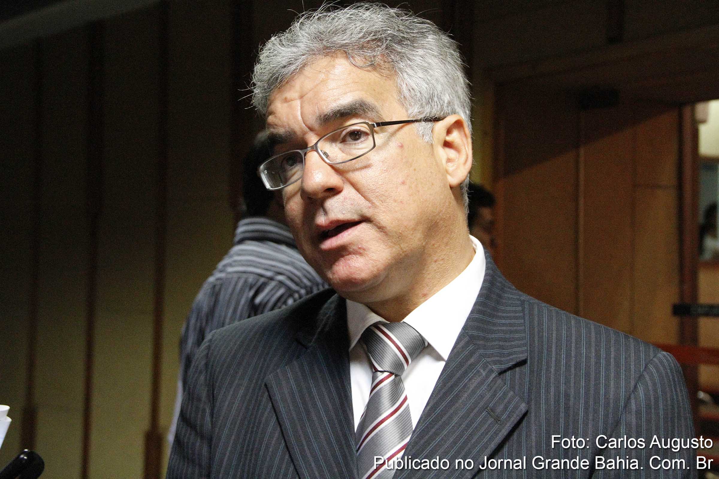 Deputado Zé Neto diz que denúncias do Minha Casa Minha Vida precisam ser apuradas e prefeitura deve fazer um pente-fino em todos os empreendimentos para constatar irregularidades. O deputado acredita que a prefeitura Municipal tem que fazer um recadastramento urgente do Programa em Feira de Santana. (Foto: Carlos Augusto | Jornal Grande Bahia)